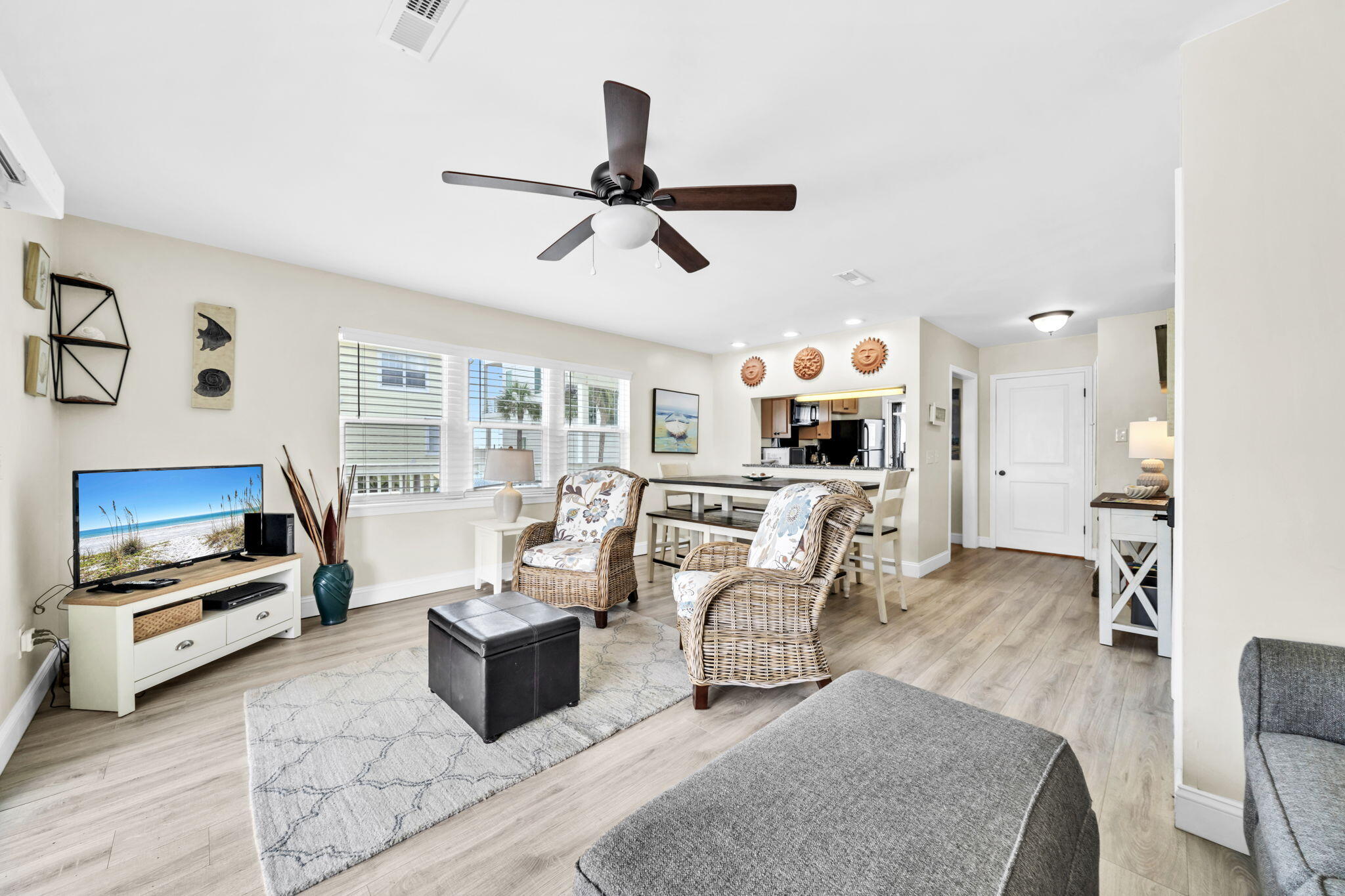 SHORELINE T/H - Residential