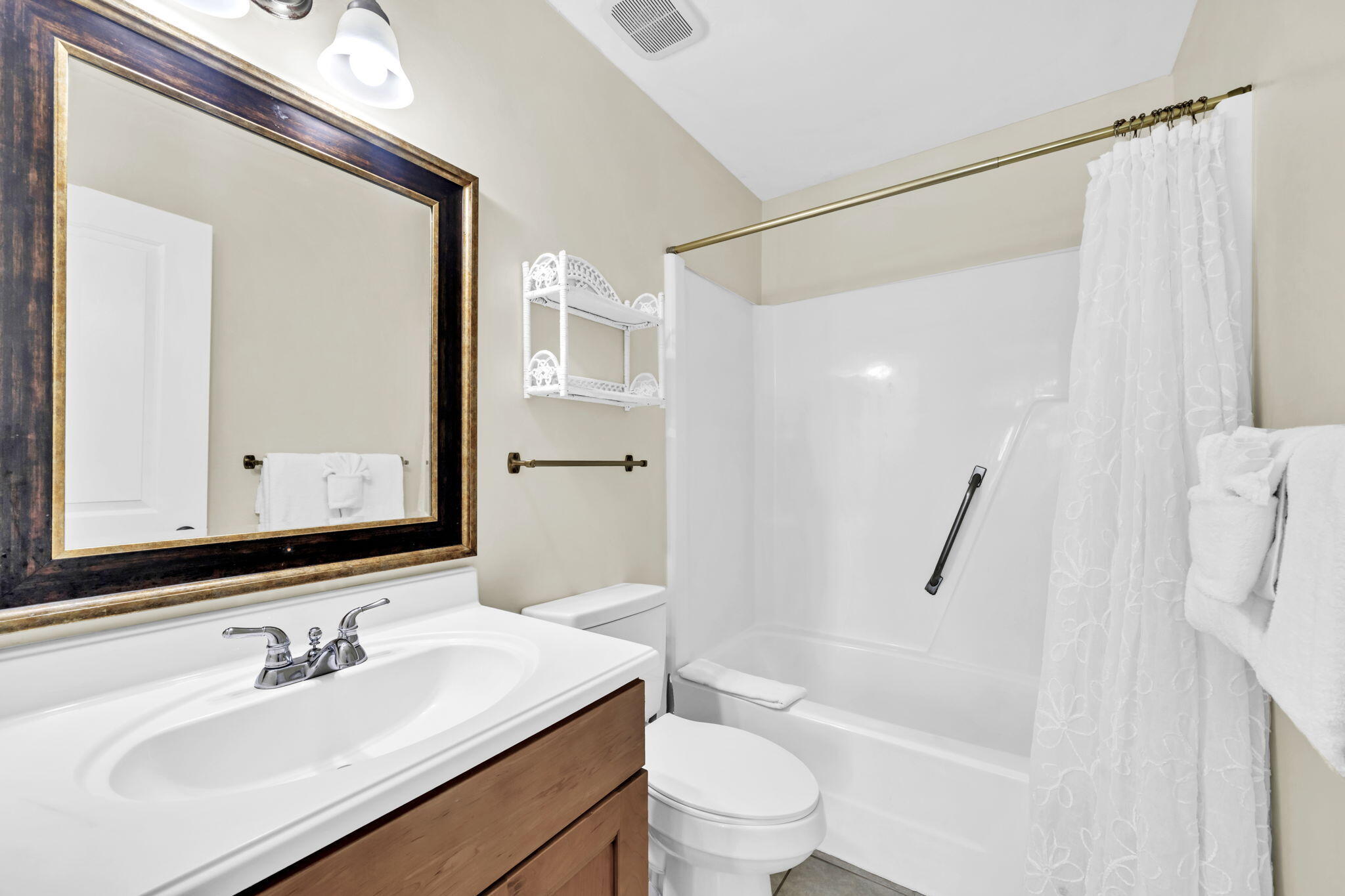 SHORELINE T/H - Residential