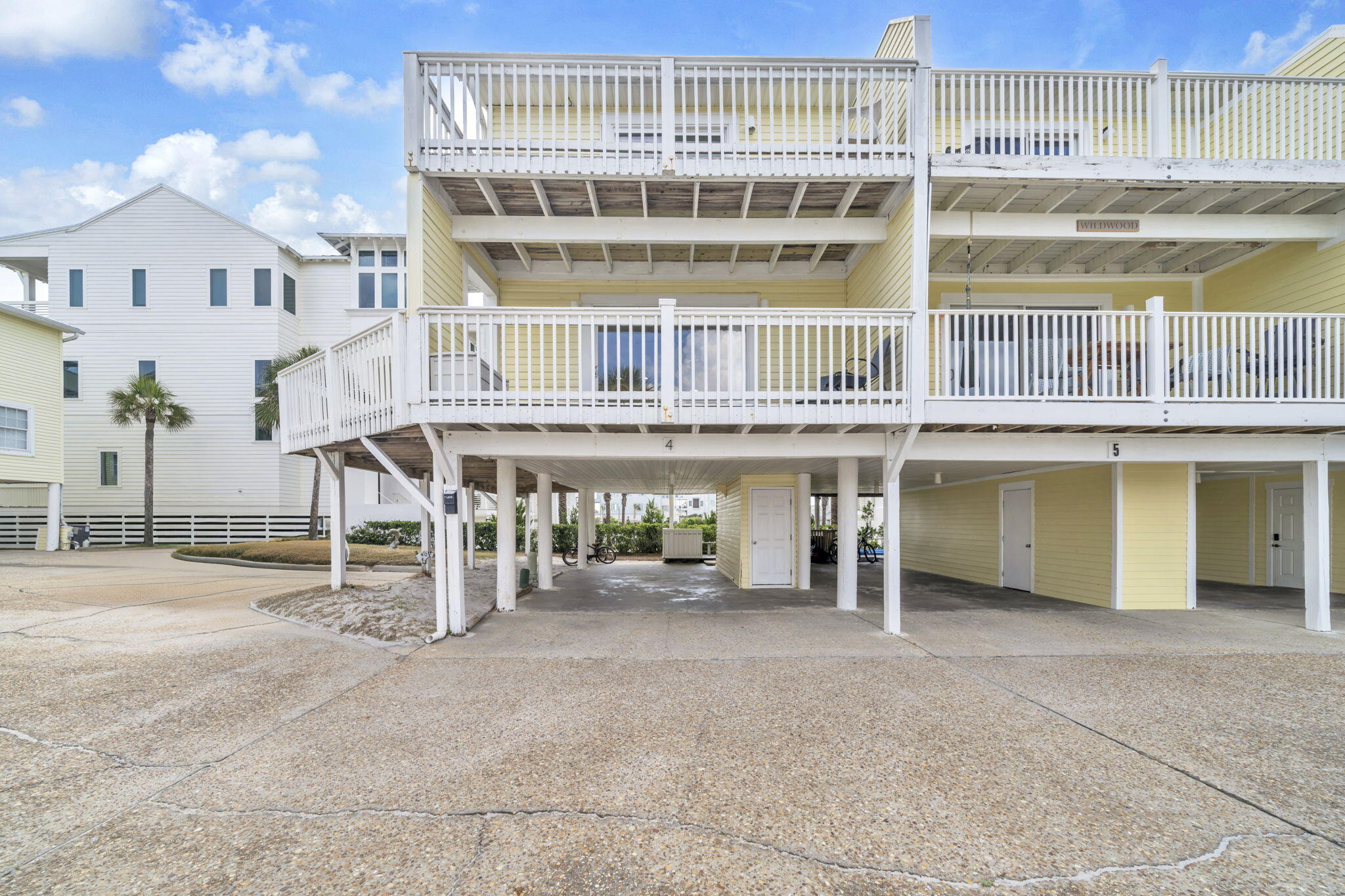 SHORELINE T/H - Residential