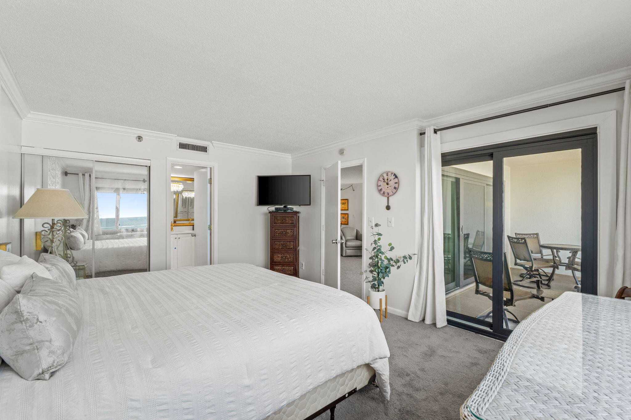 EMERALD TOWERS UNIT 405 - Residential