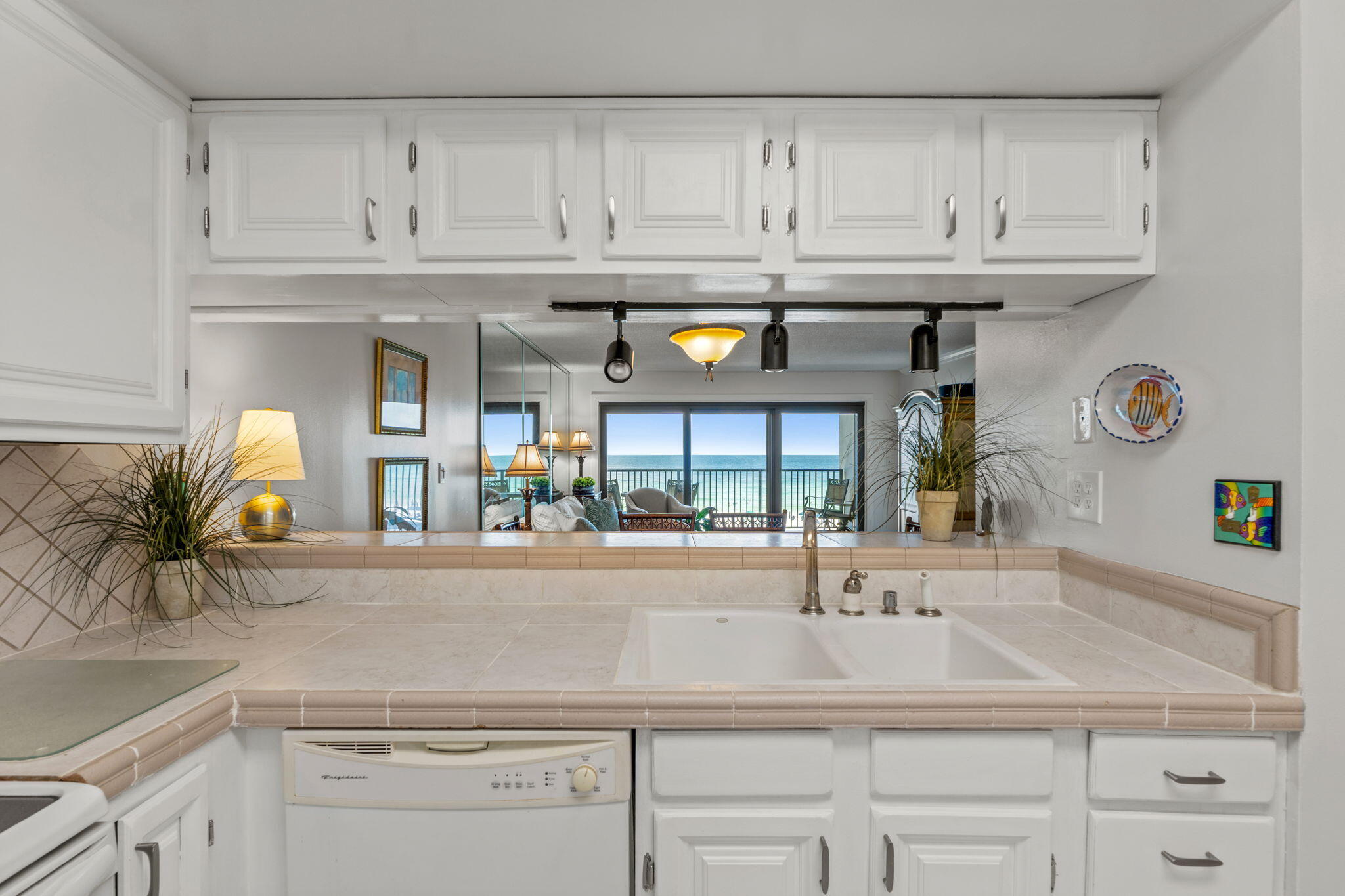 EMERALD TOWERS UNIT 405 - Residential