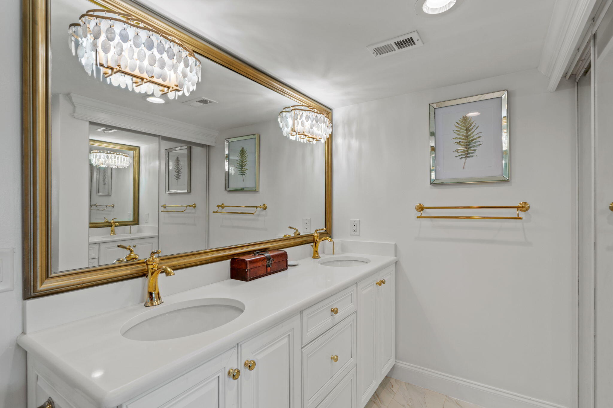 EMERALD TOWERS UNIT 405 - Residential