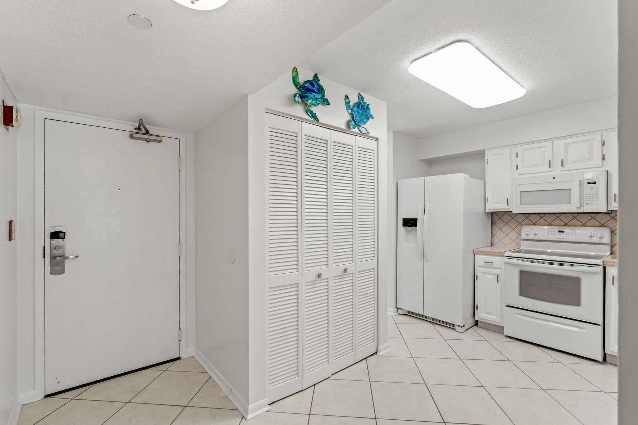 EMERALD TOWERS UNIT 405 - Residential