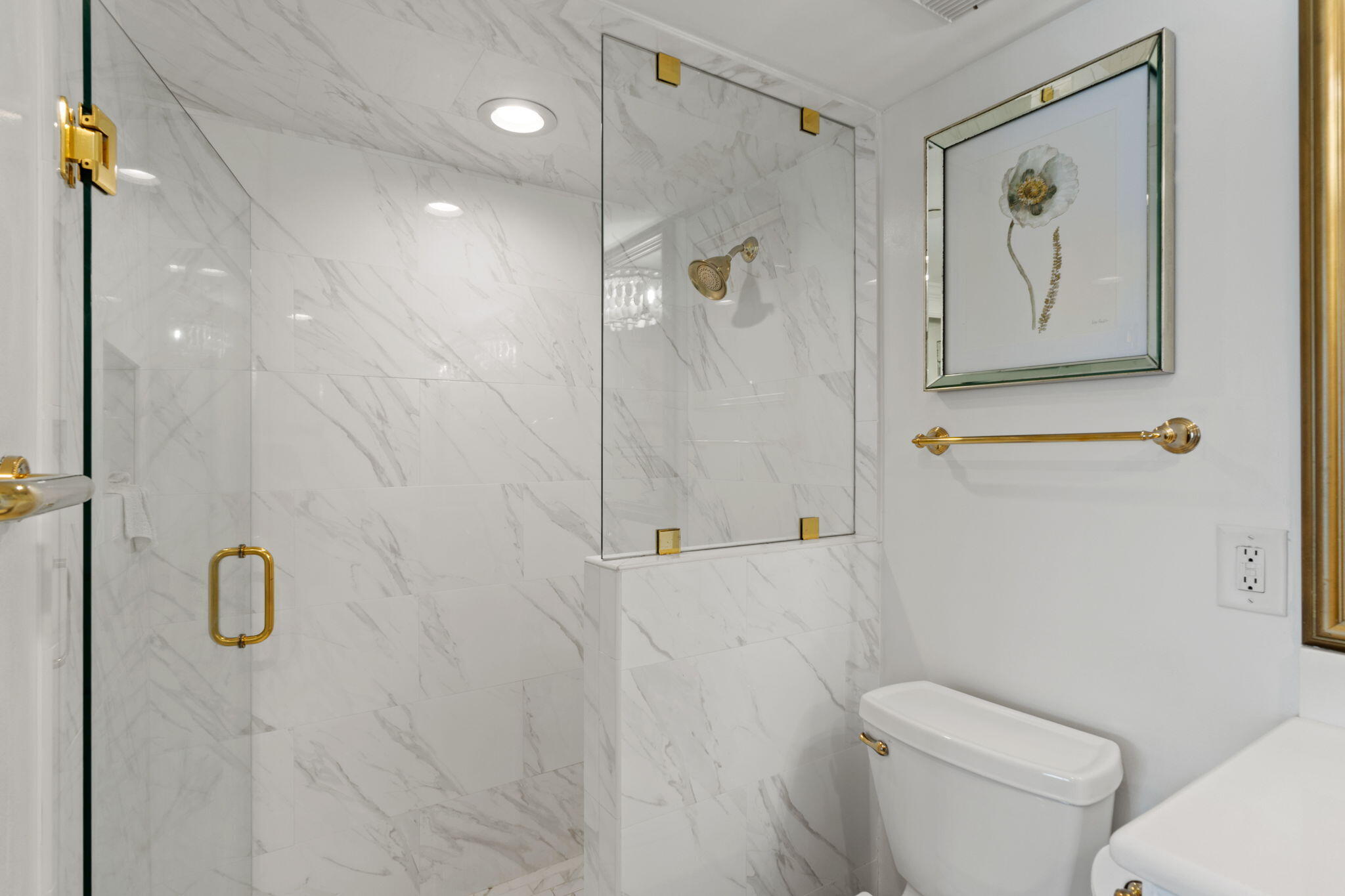 EMERALD TOWERS UNIT 405 - Residential