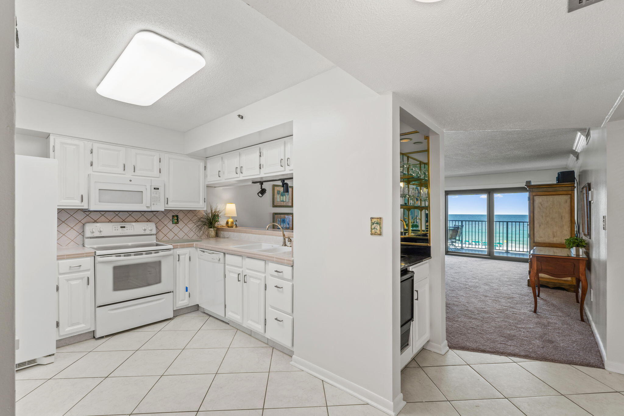 EMERALD TOWERS UNIT 405 - Residential