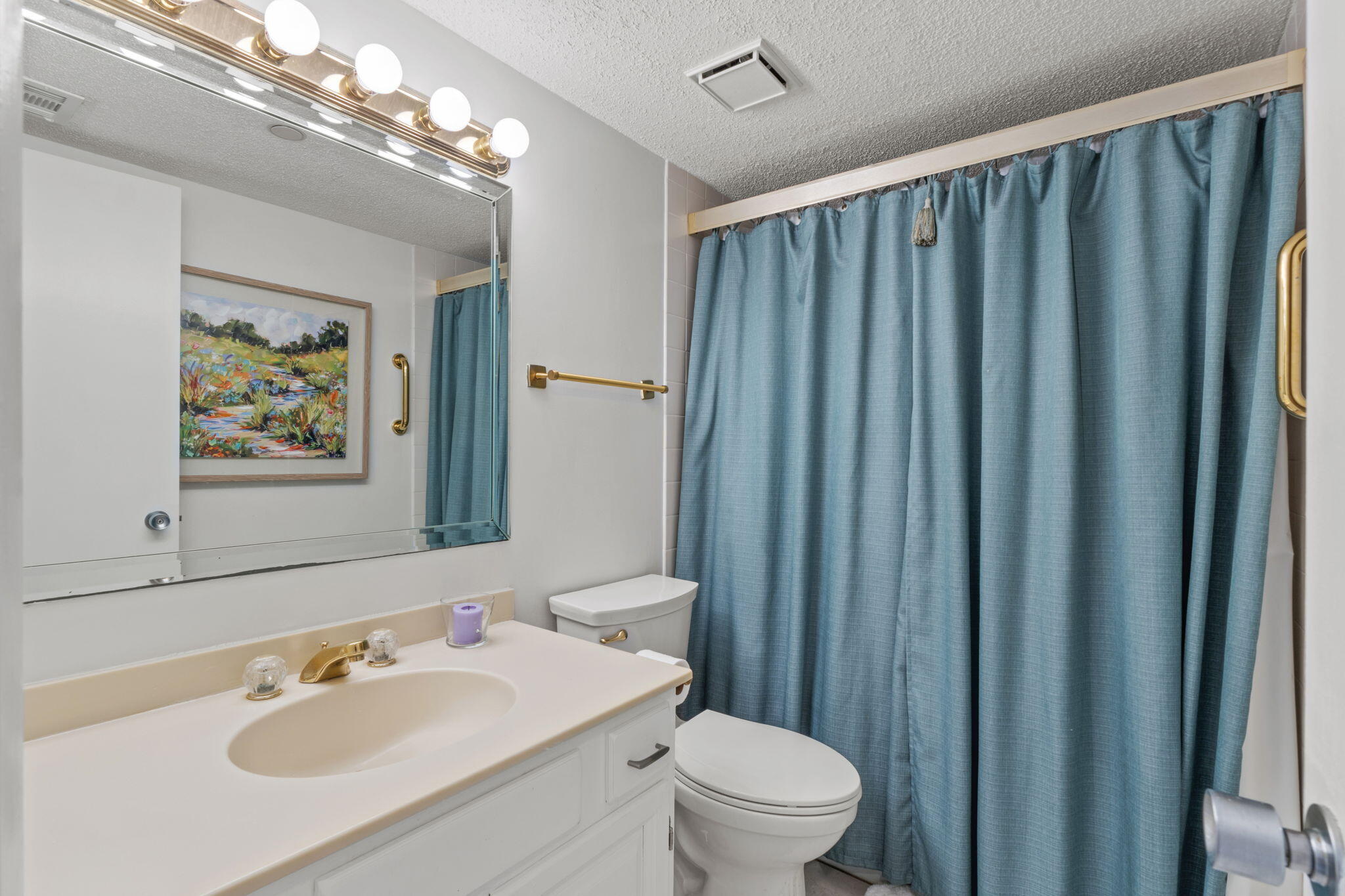 EMERALD TOWERS UNIT 405 - Residential