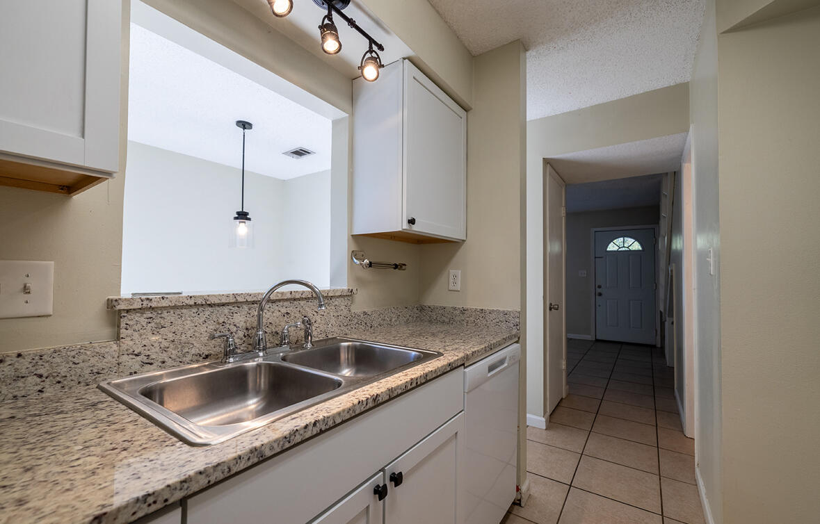 VALPARAISO PINECREST 1 - Residential Lease