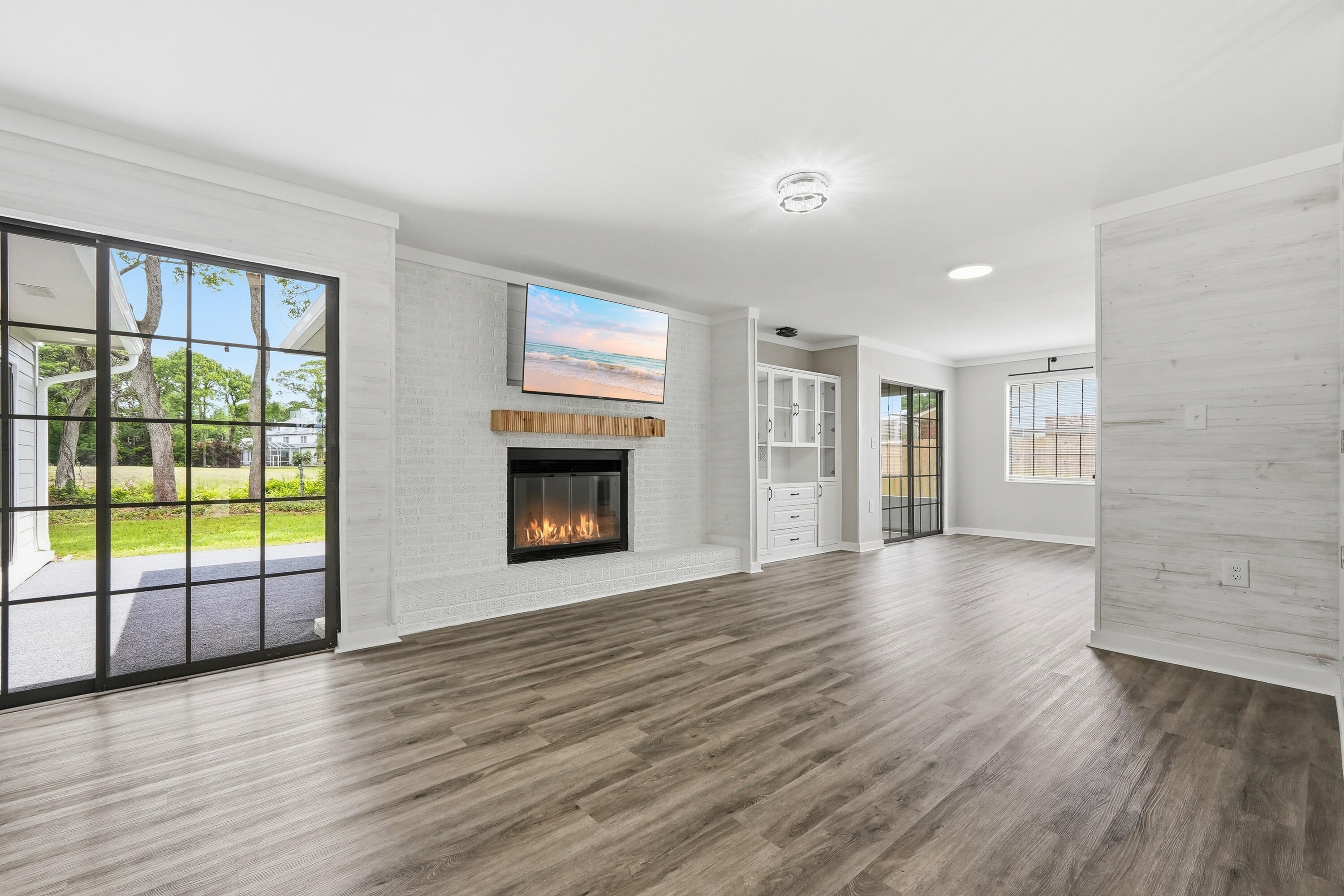 LAKE LORRAINE ESTATES - Residential