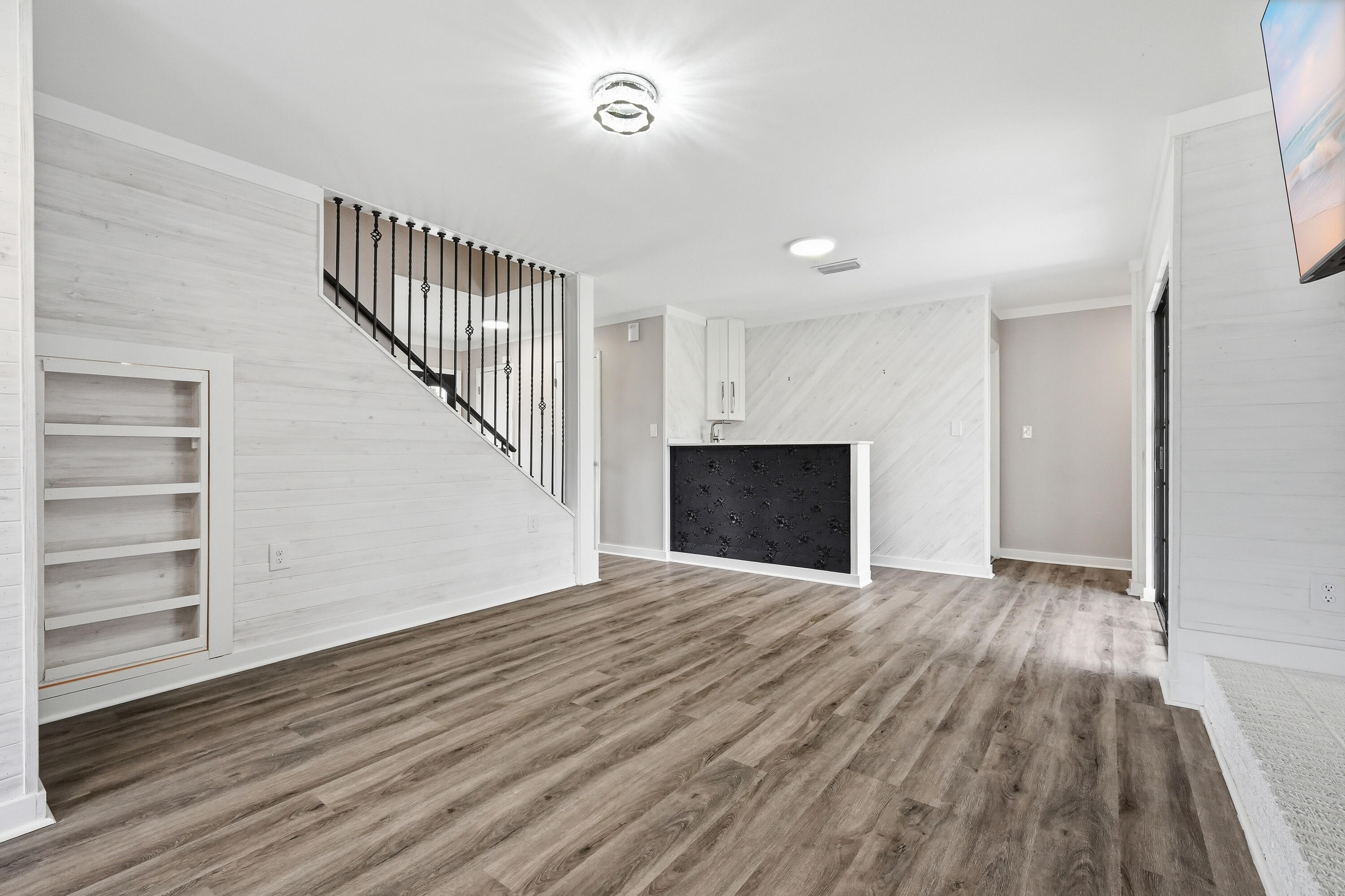LAKE LORRAINE ESTATES - Residential