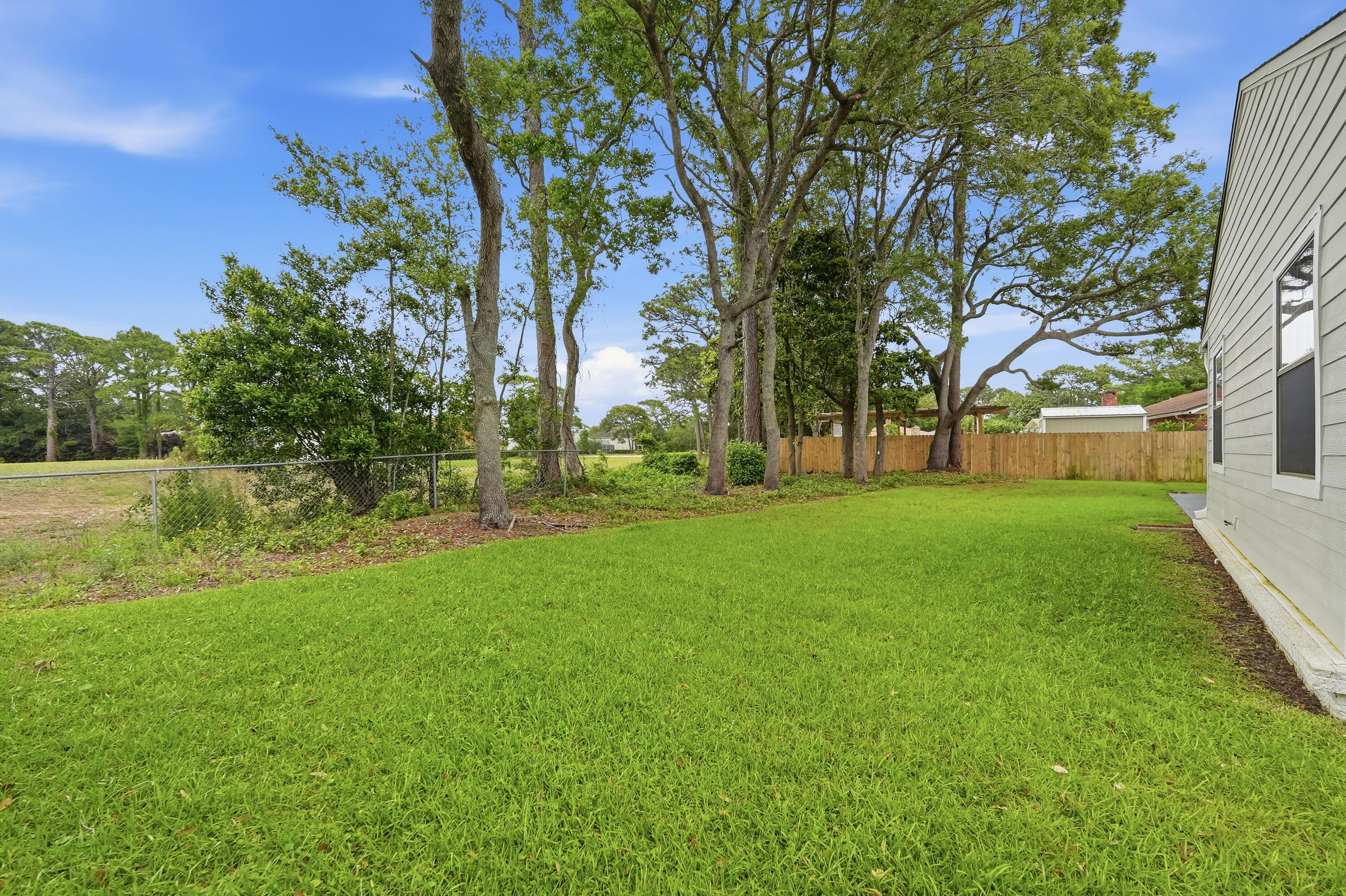 LAKE LORRAINE ESTATES - Residential