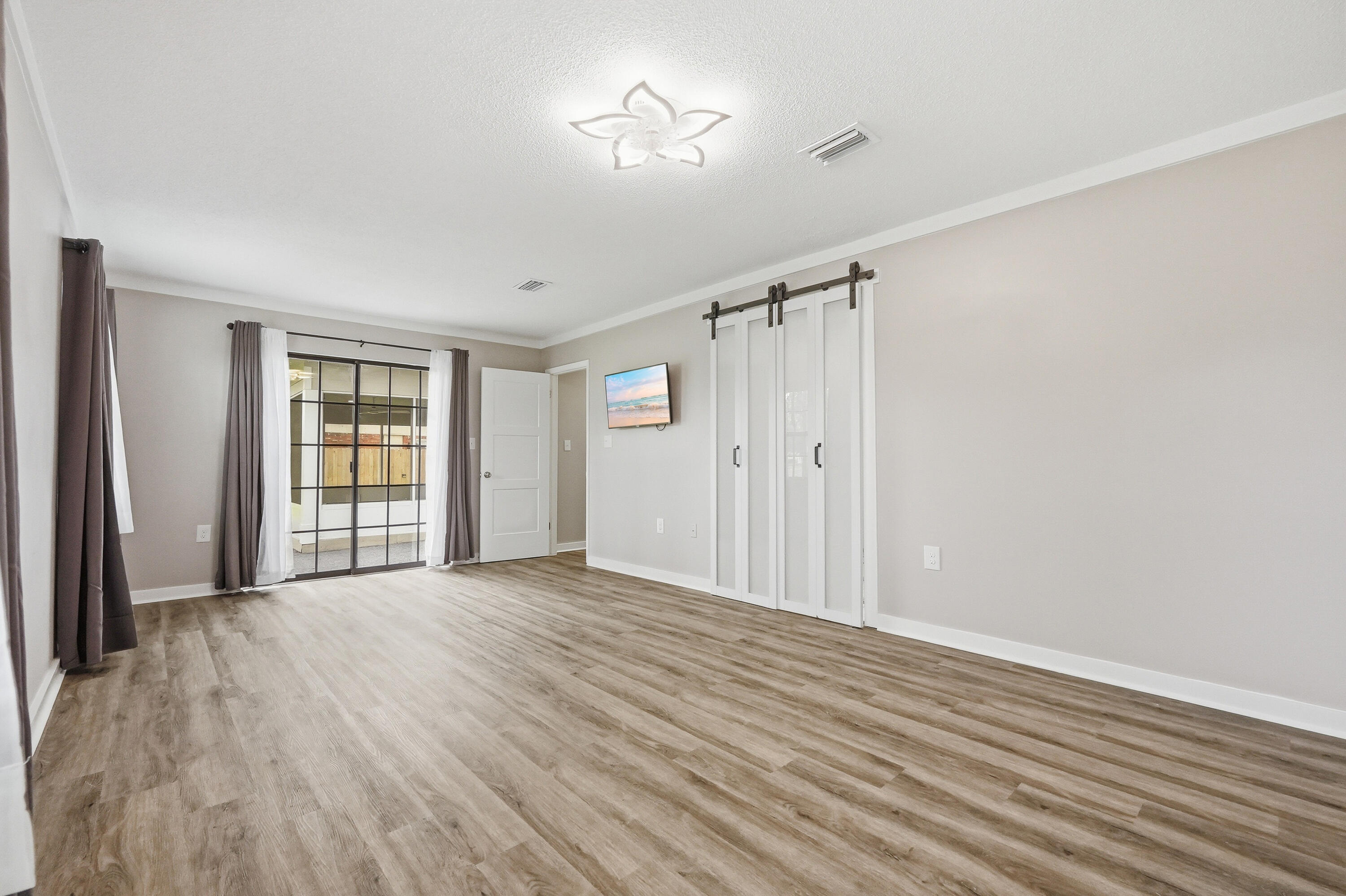 LAKE LORRAINE ESTATES - Residential