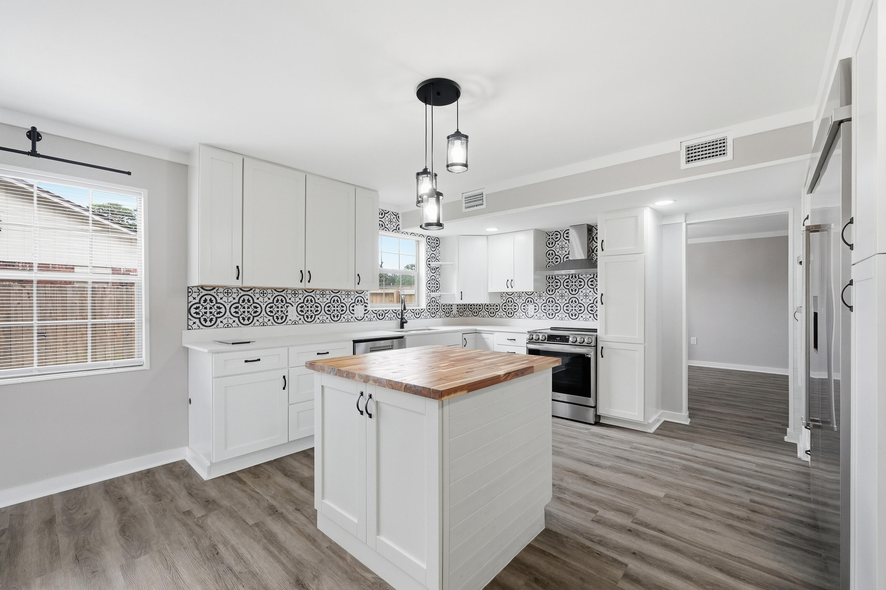 LAKE LORRAINE ESTATES - Residential