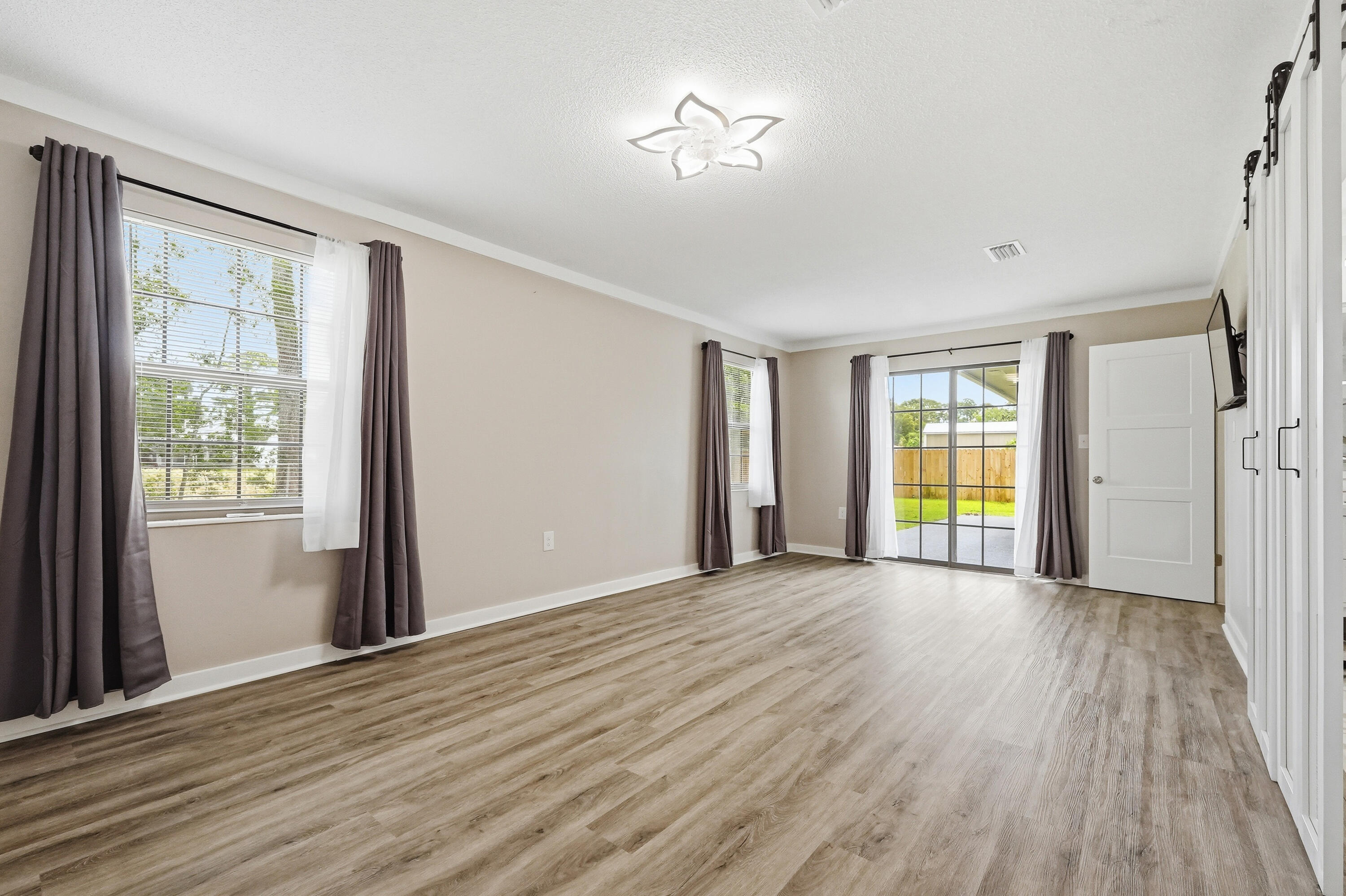 LAKE LORRAINE ESTATES - Residential