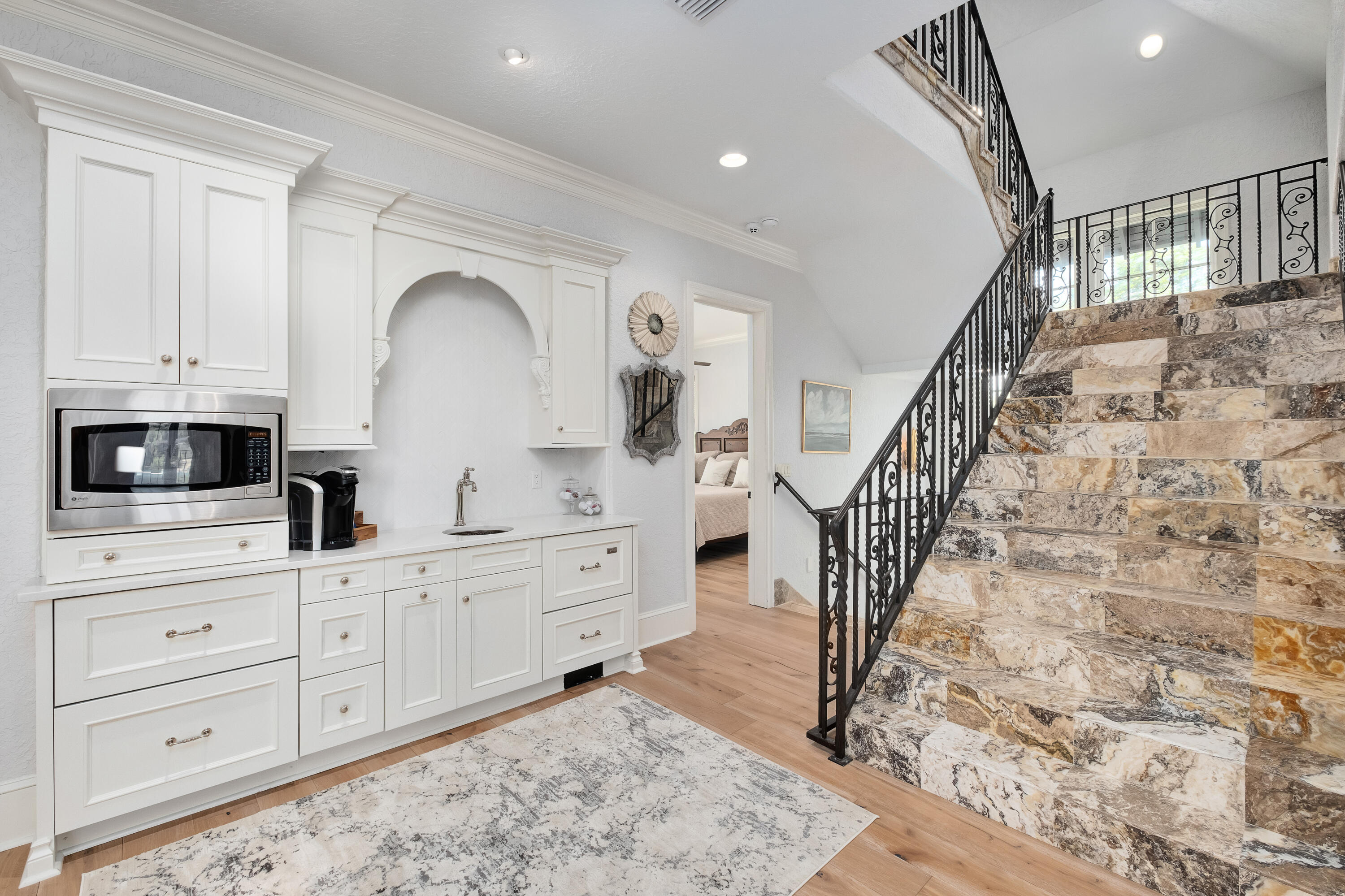 RETREAT THE - Residential