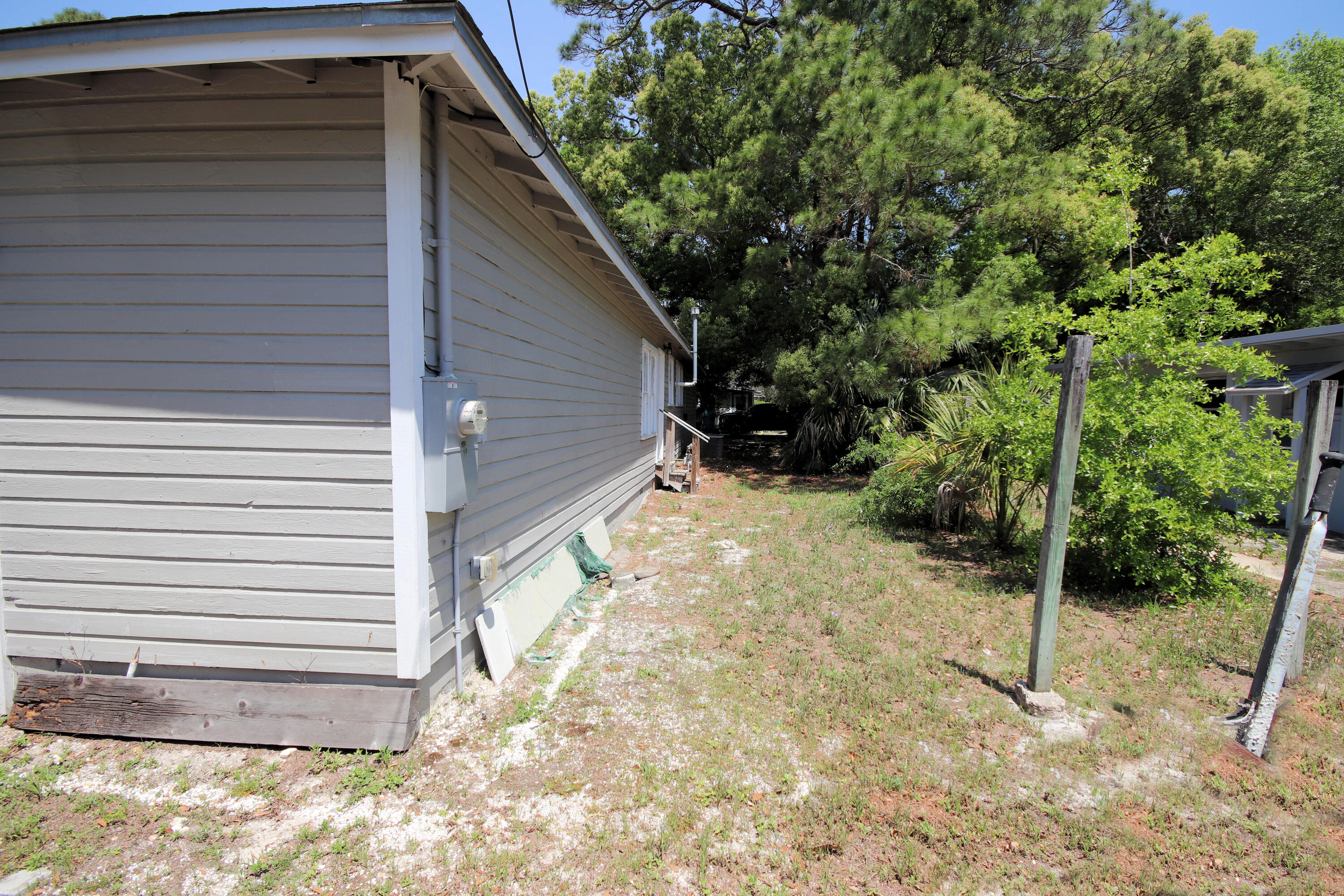 ELLIOTTS POINT - Residential Lease