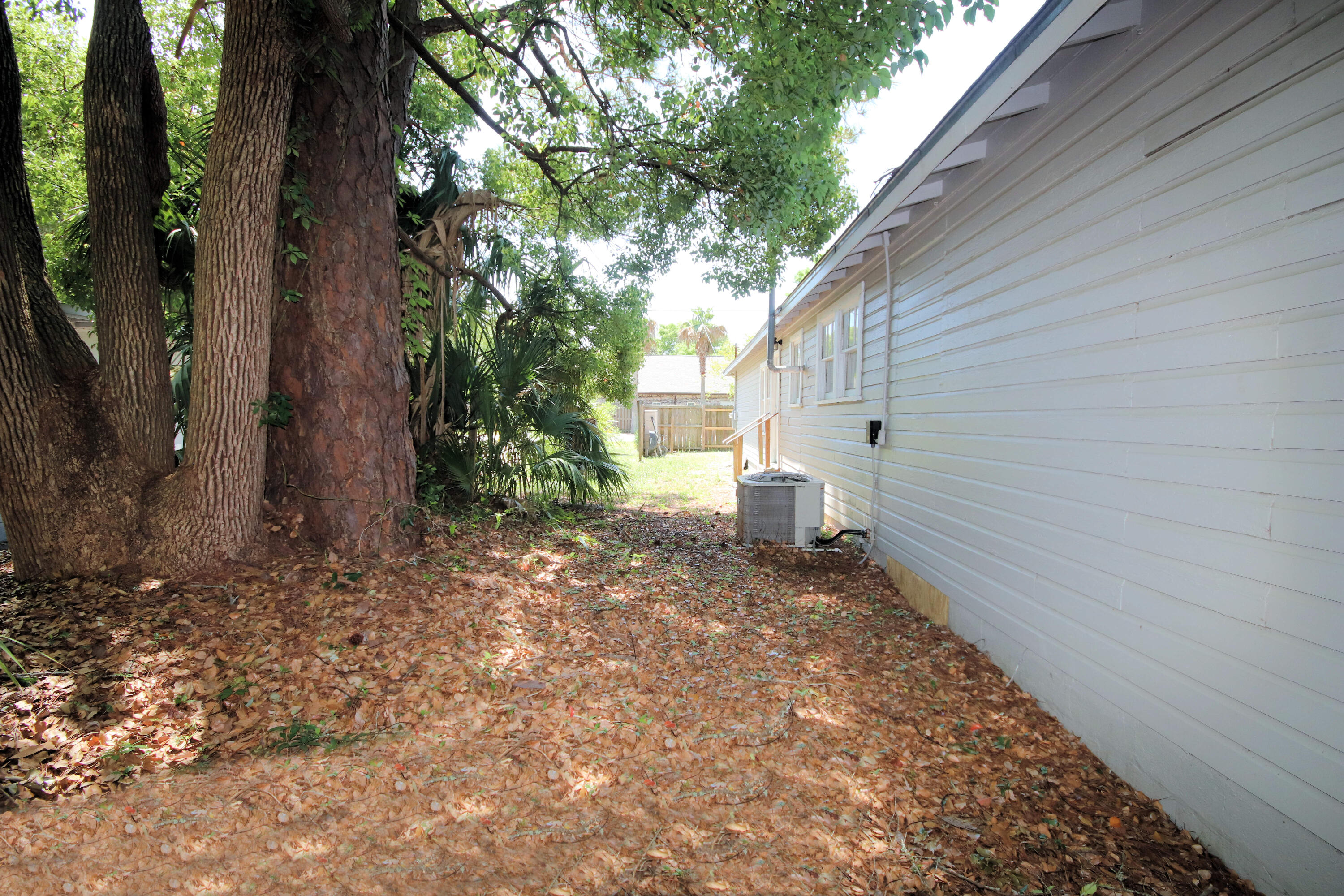 ELLIOTTS POINT - Residential Lease