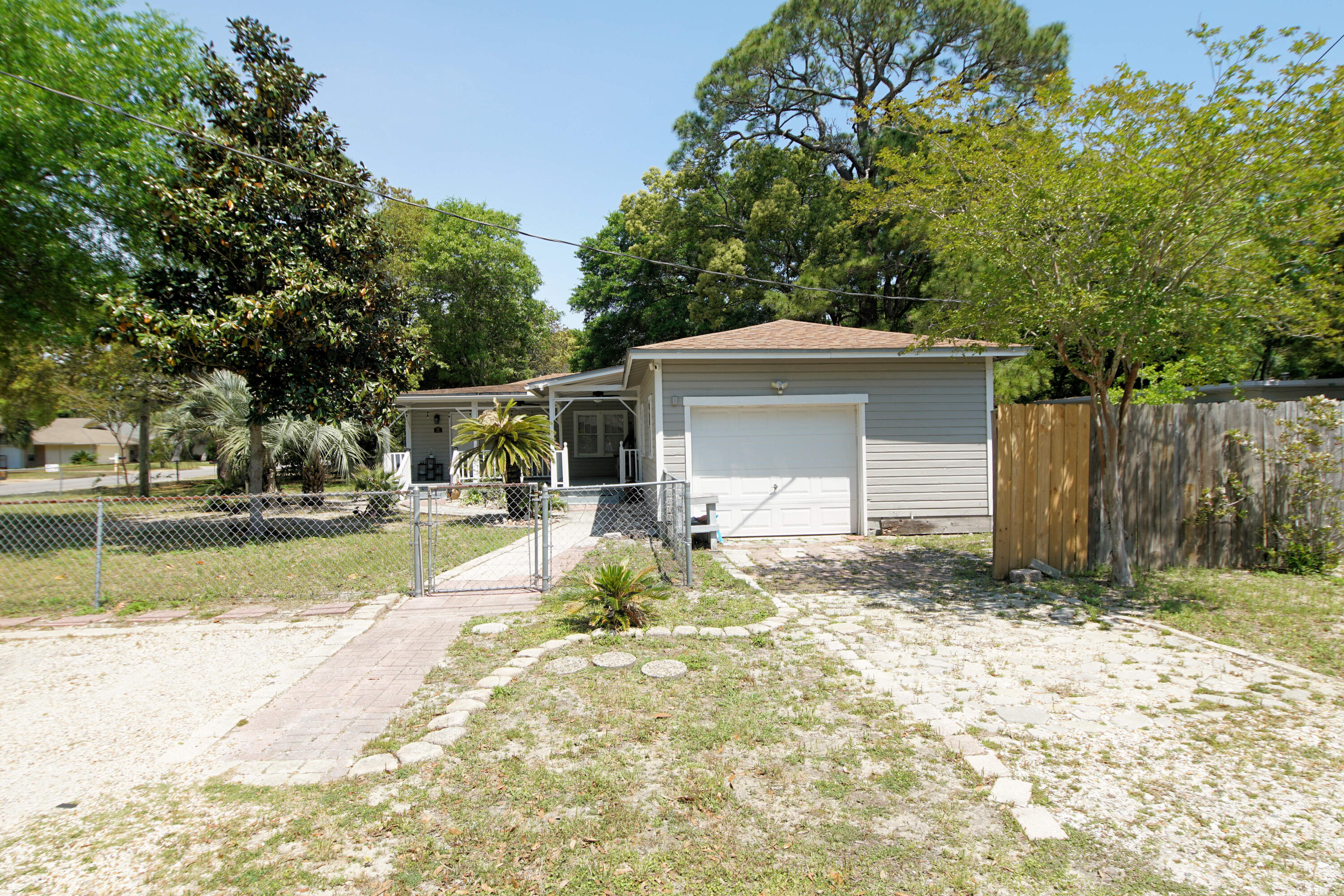ELLIOTTS POINT - Residential Lease