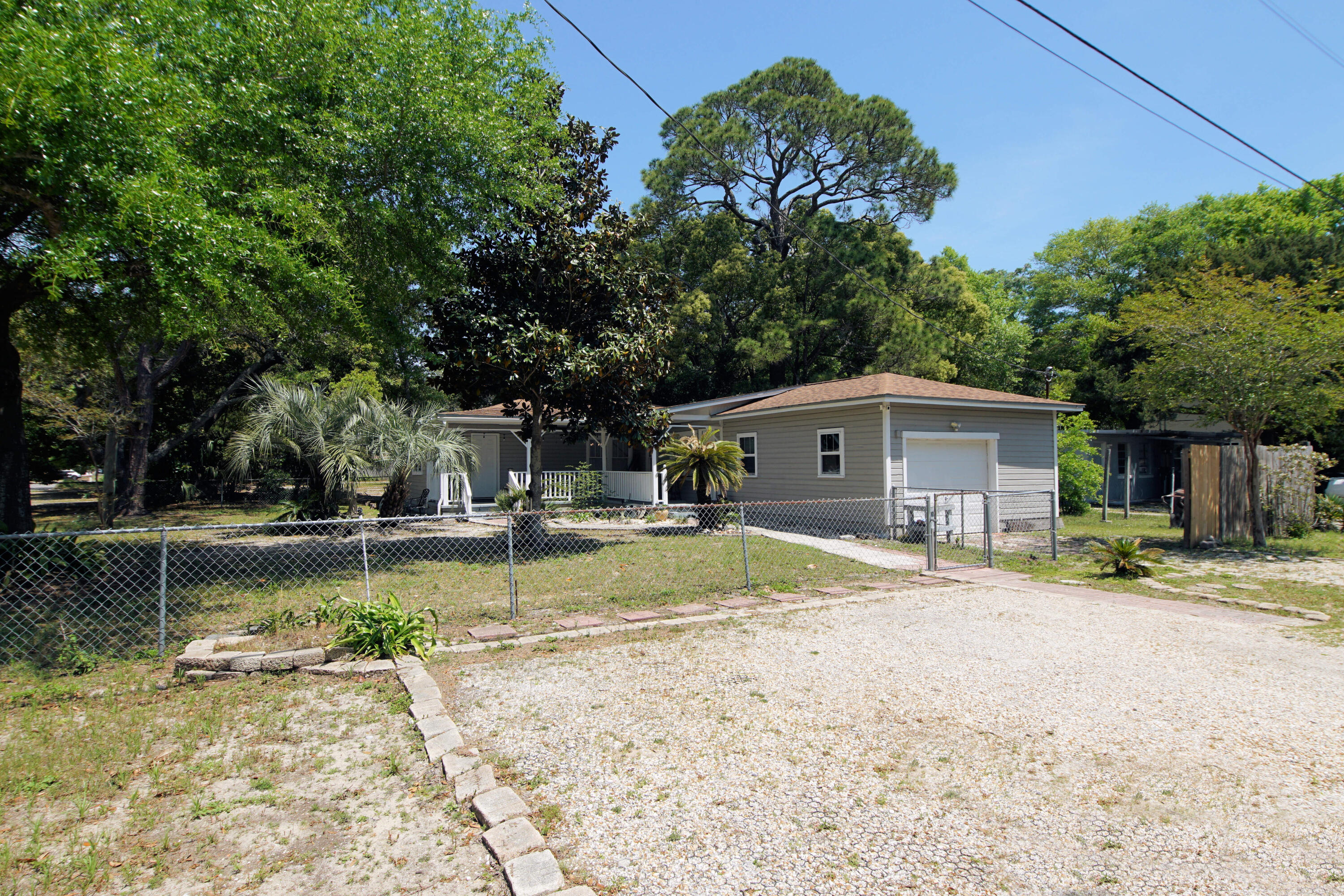 ELLIOTTS POINT - Residential Lease