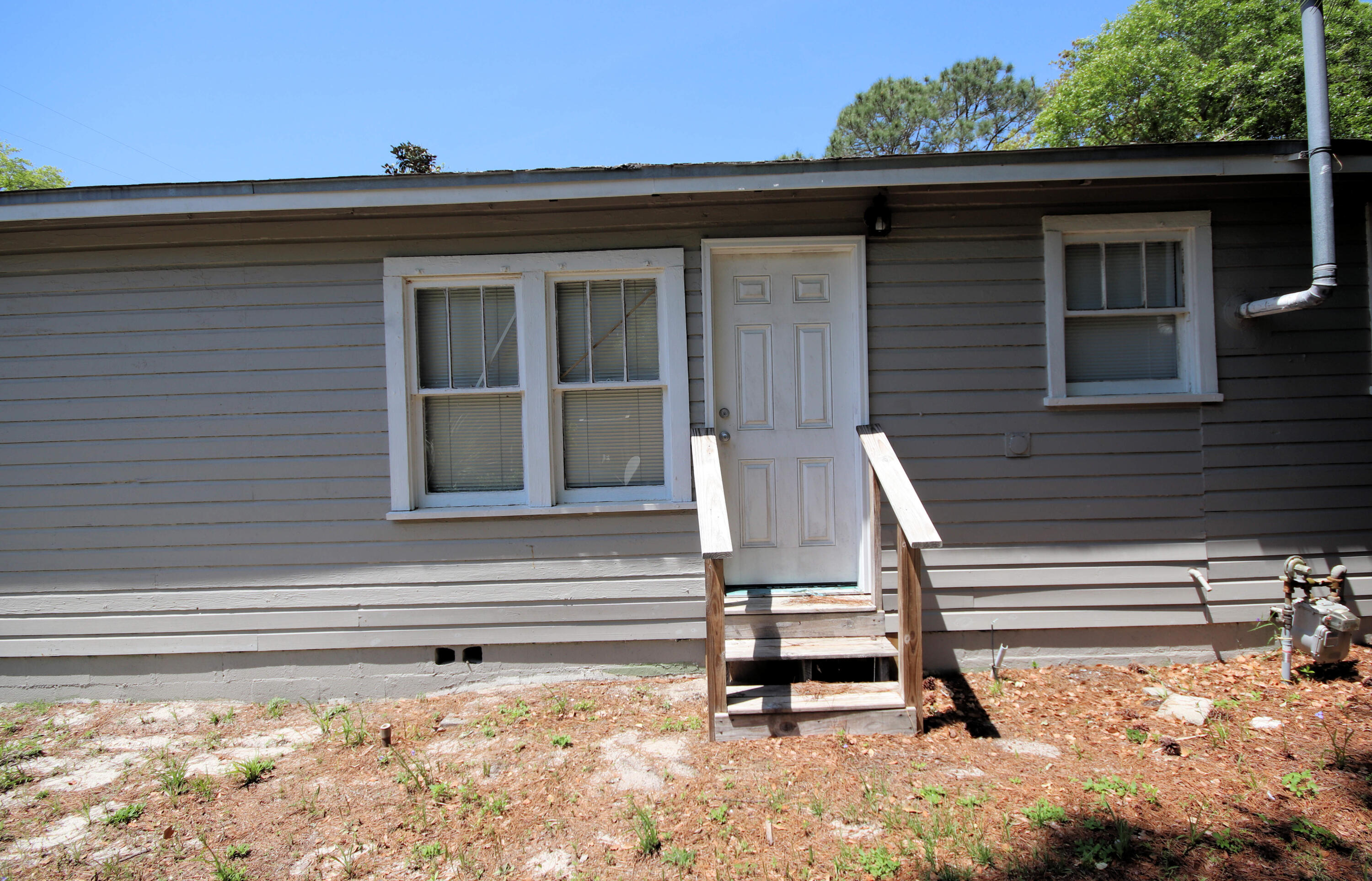 ELLIOTTS POINT - Residential Lease