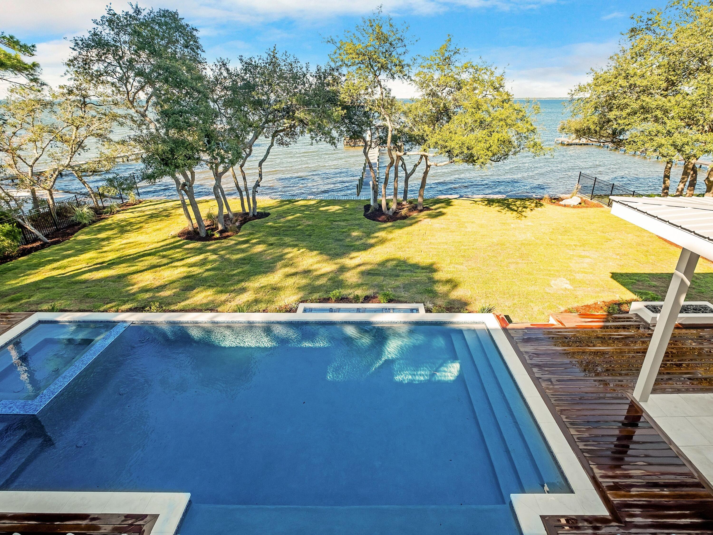 BAY PINES - Residential