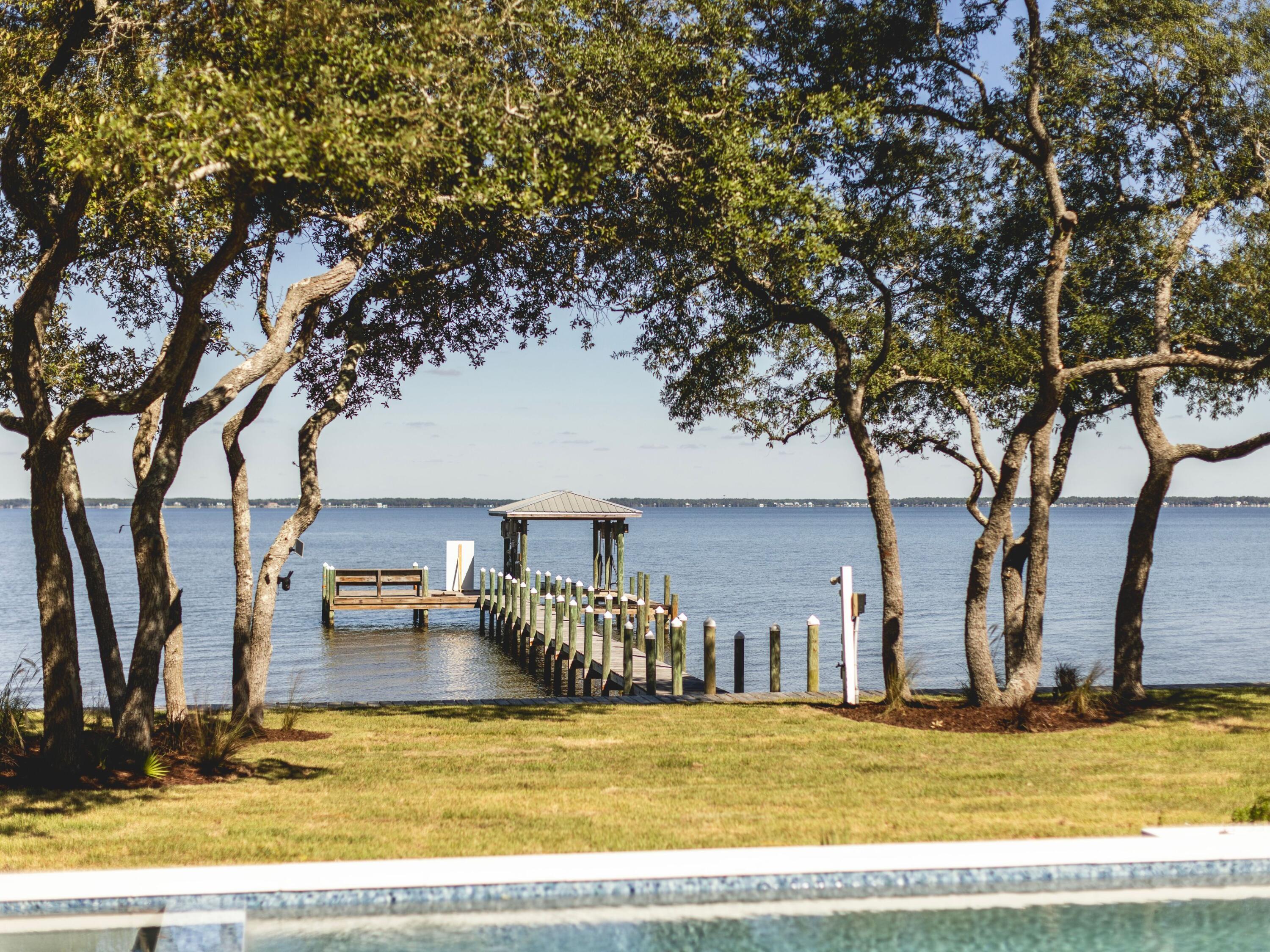 BAY PINES - Residential