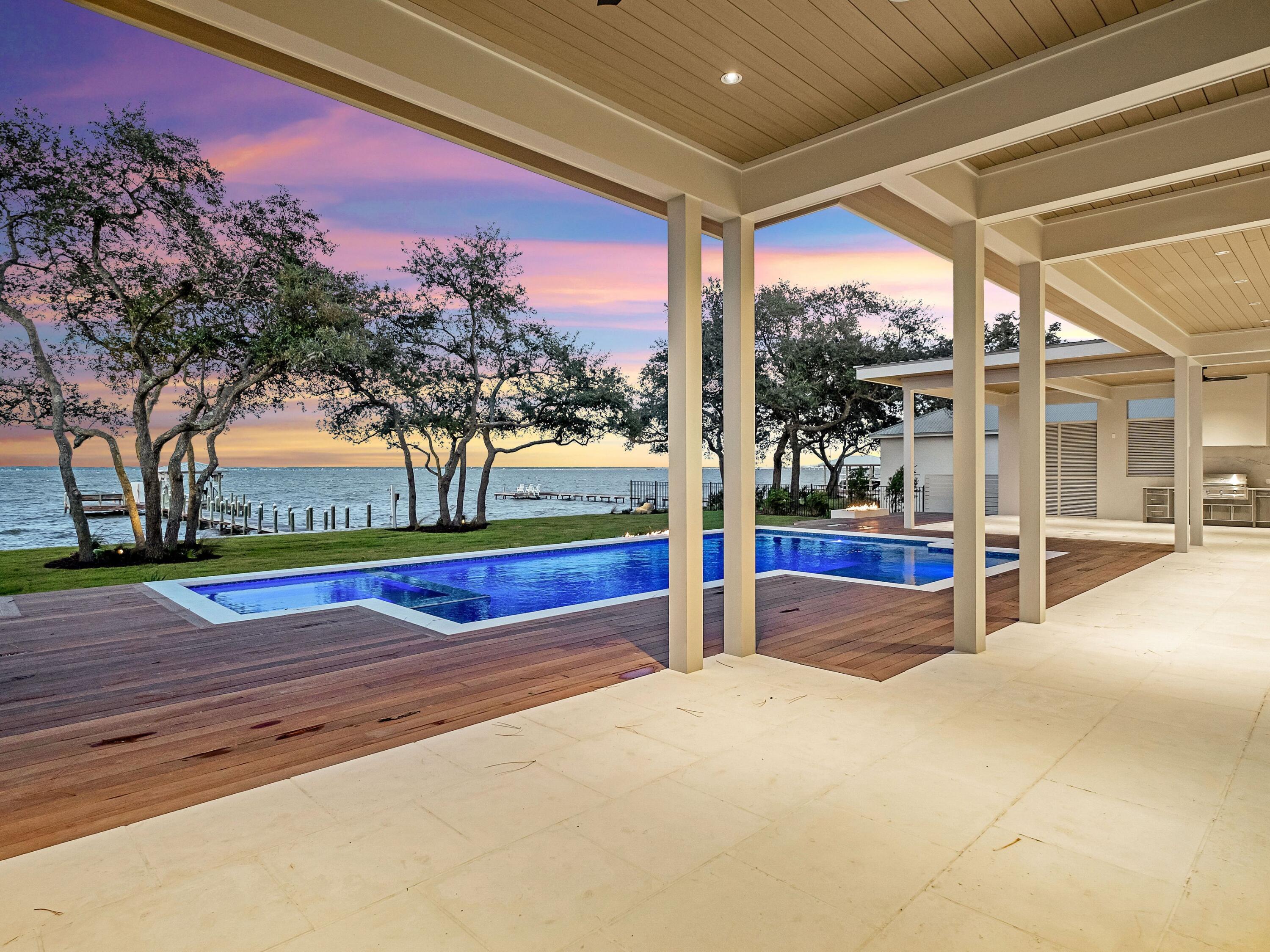 BAY PINES - Residential