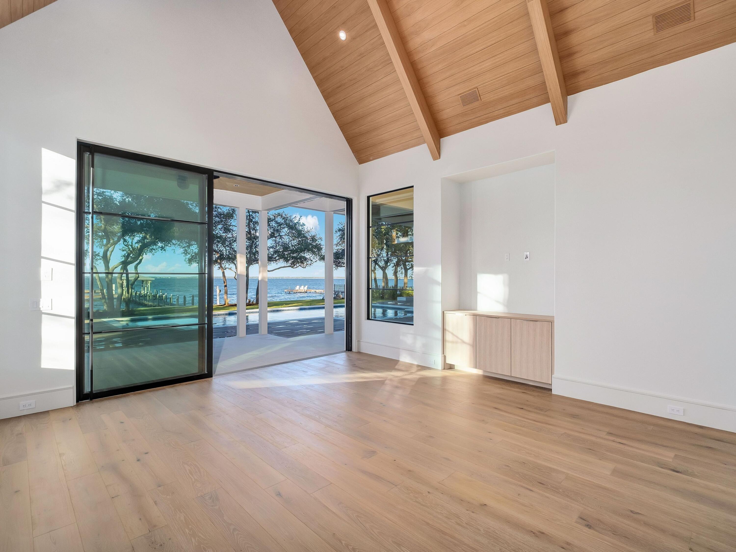 BAY PINES - Residential