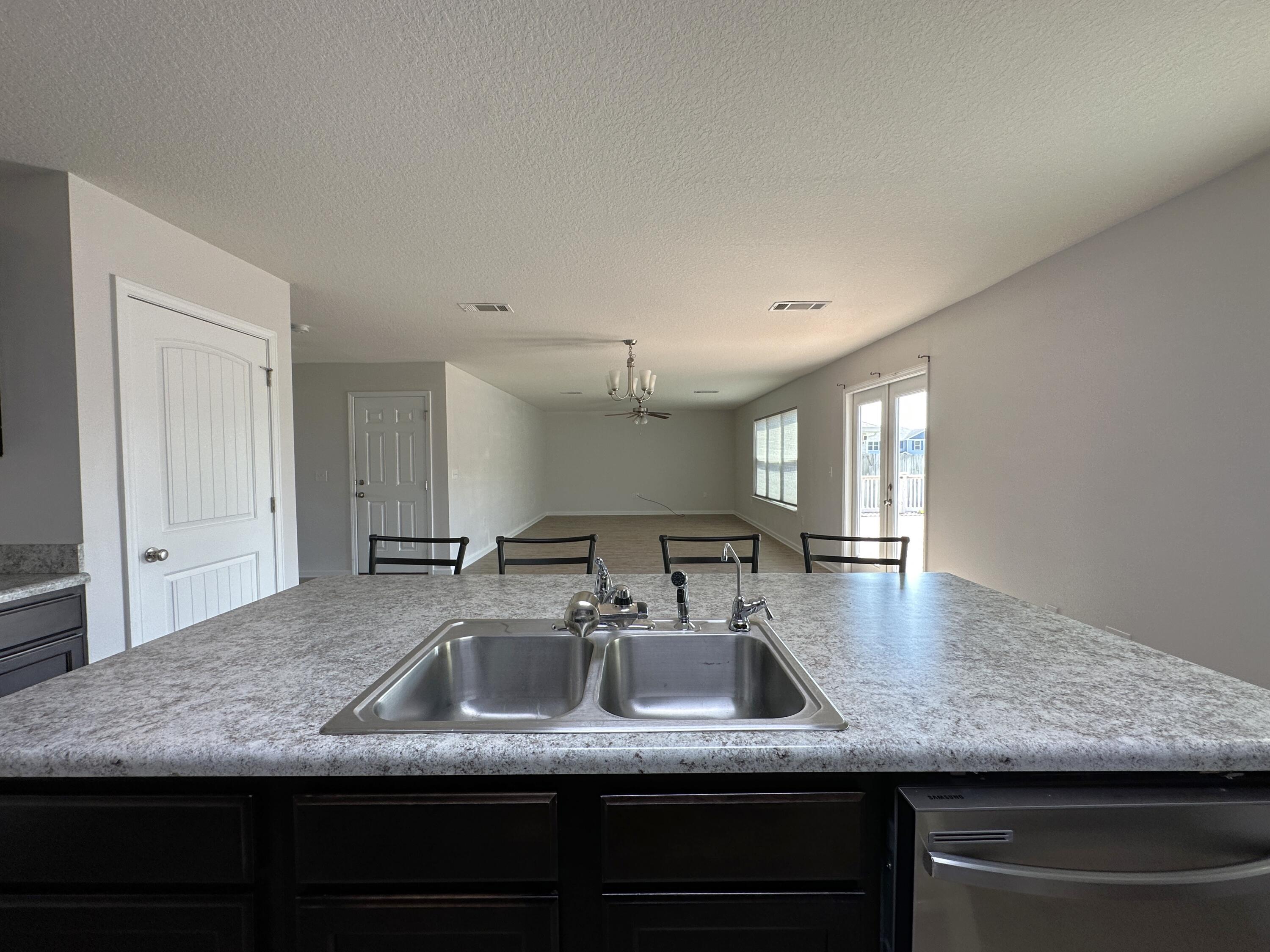 PARTRIDGE HILLS LOT 19 BLK A - Residential Lease