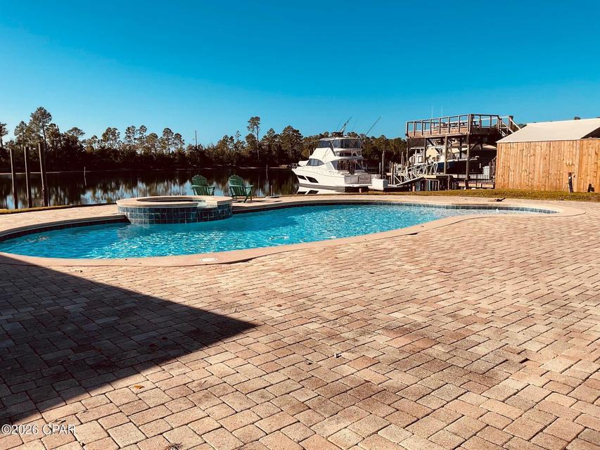 810 W 8th Street Circle
