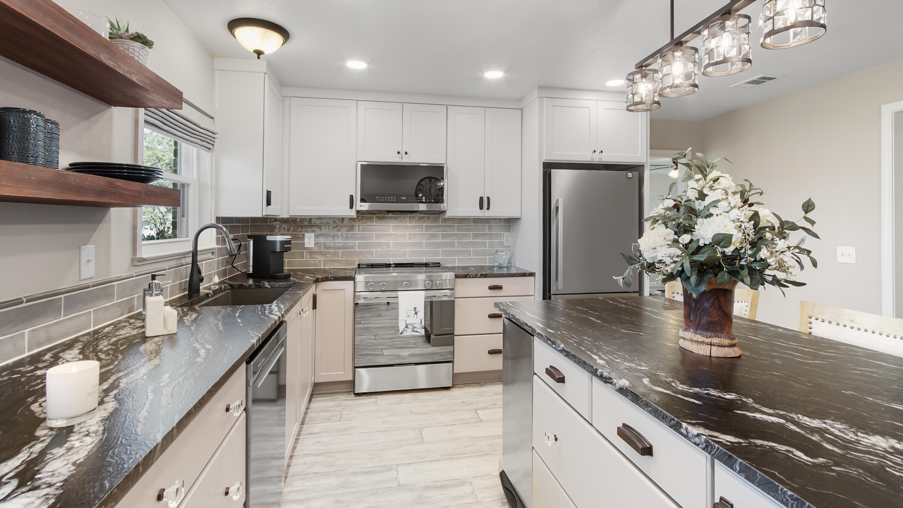 DEERPOINT ESTATES - Residential