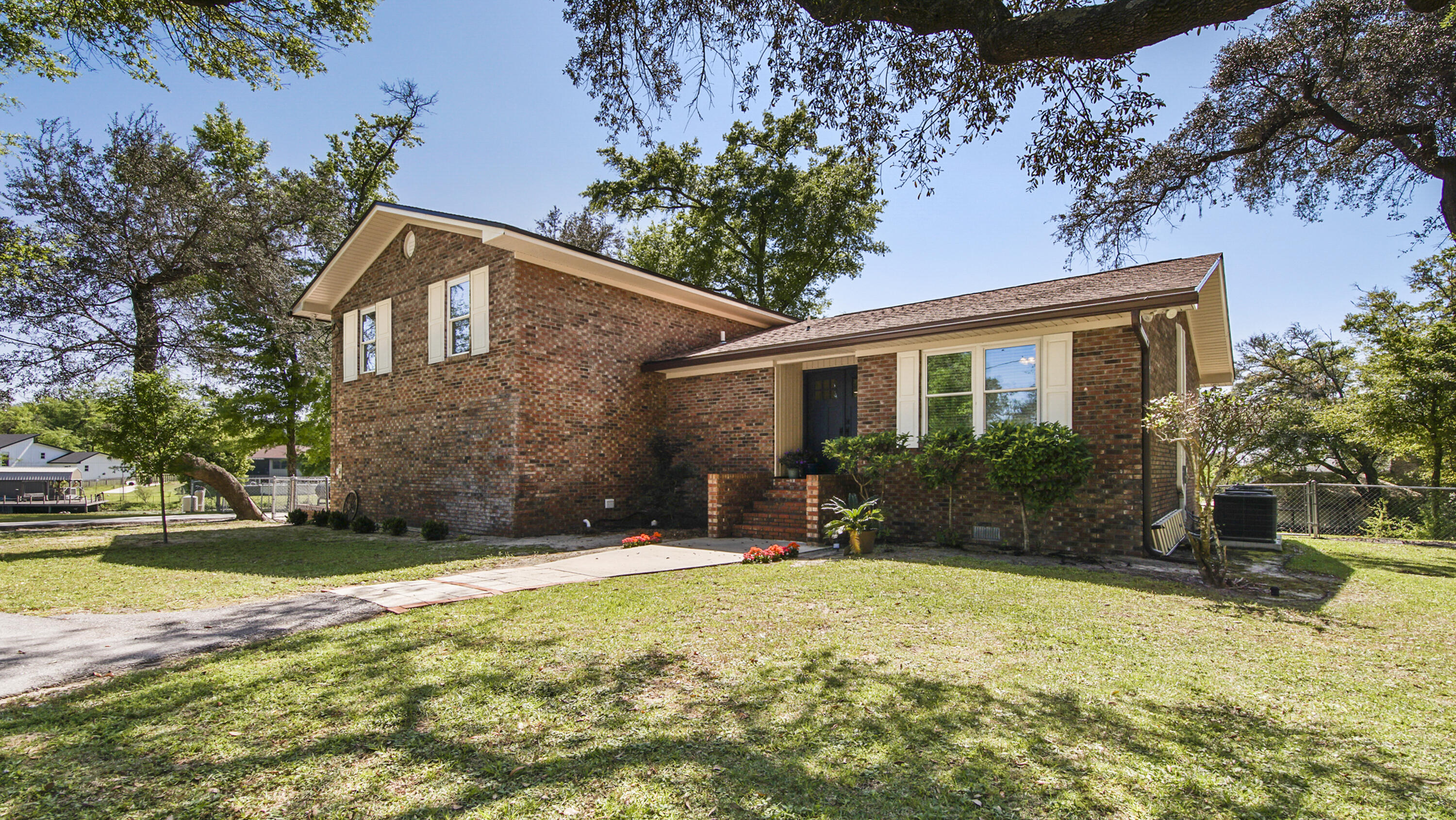 DEERPOINT ESTATES - Residential