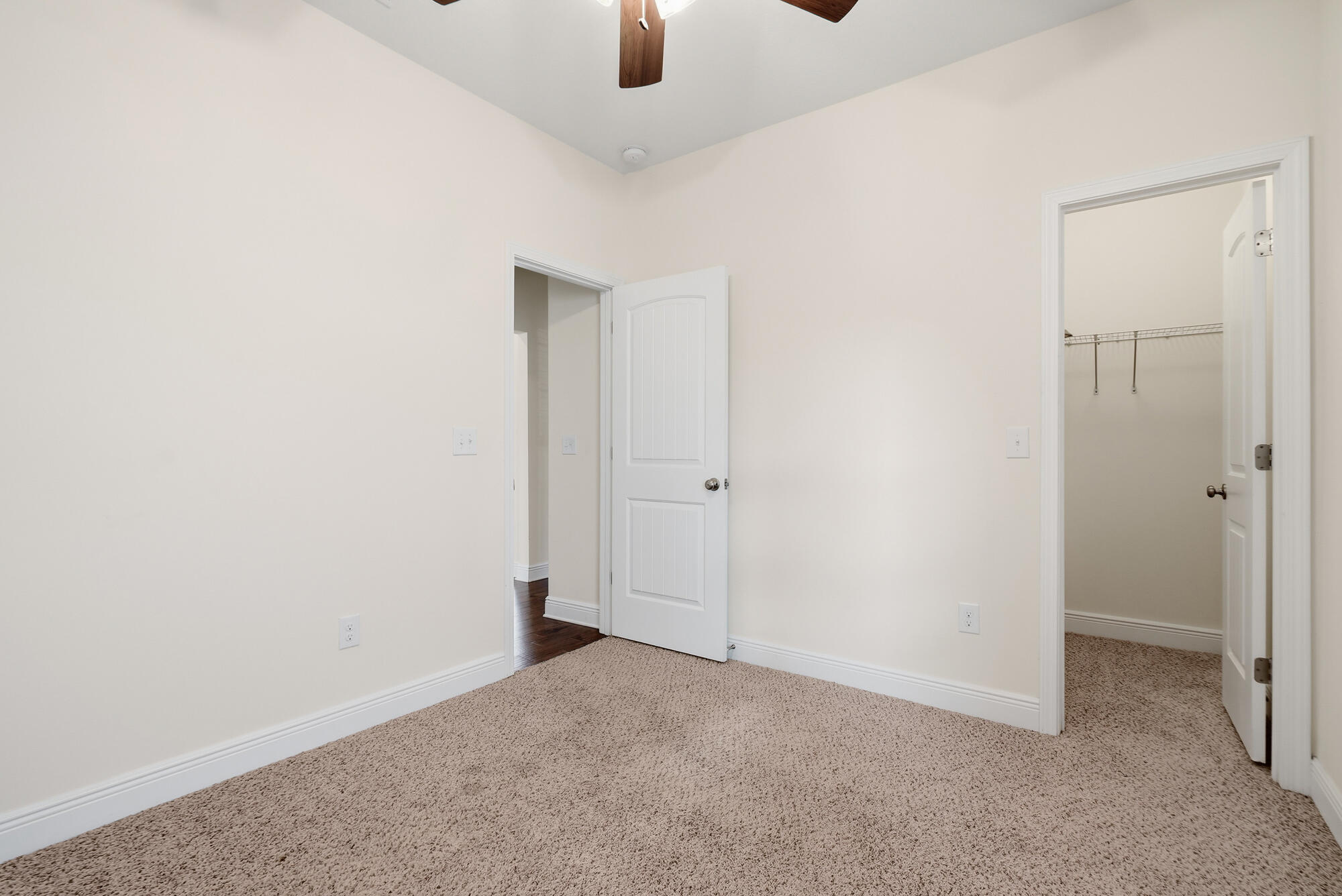 MAGNOLIA BAY CLUB - Residential