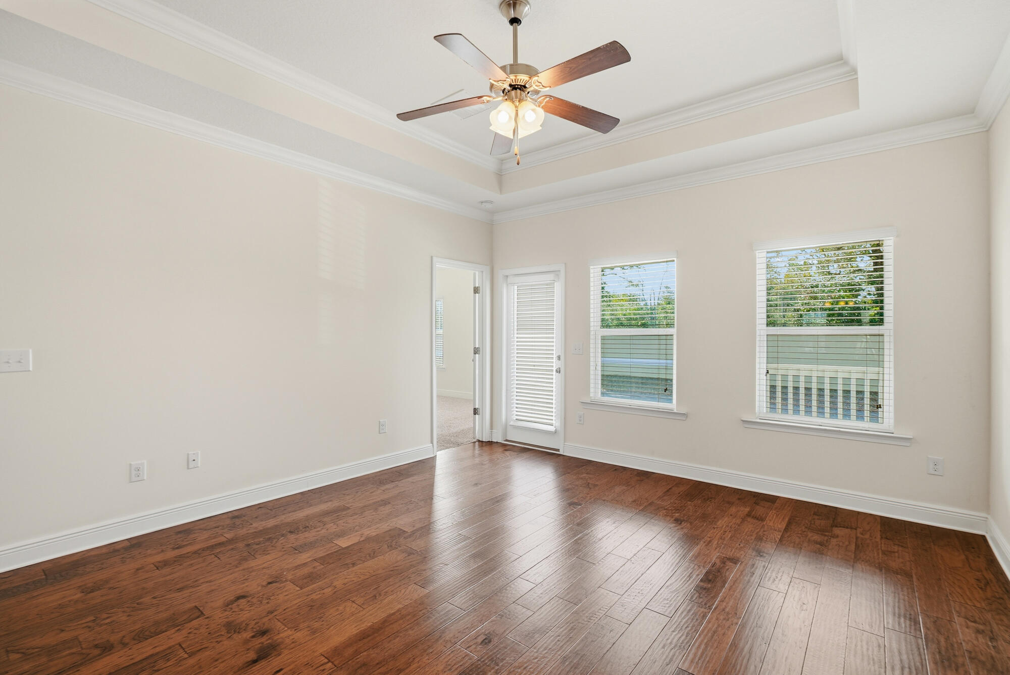 MAGNOLIA BAY CLUB - Residential