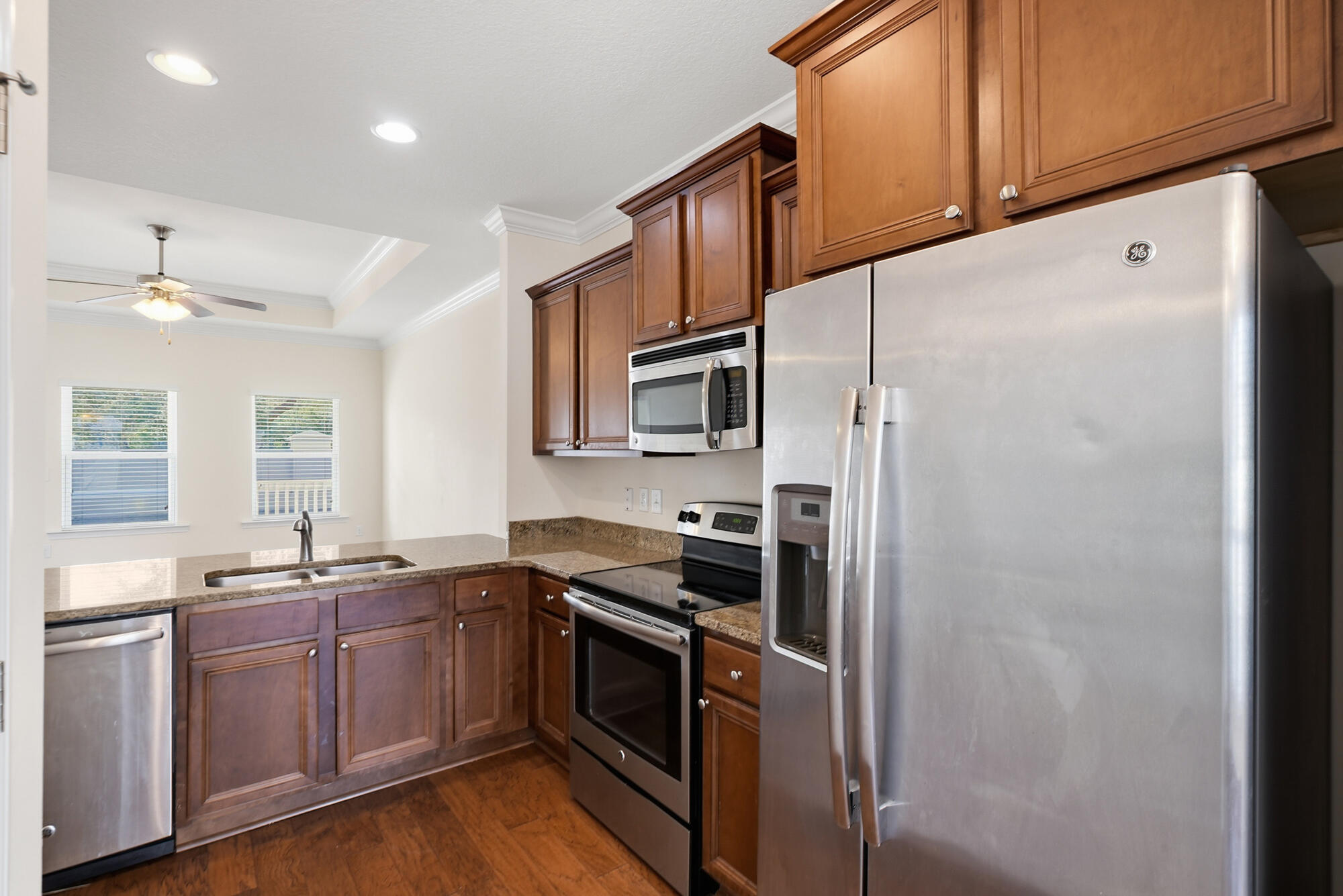 MAGNOLIA BAY CLUB - Residential