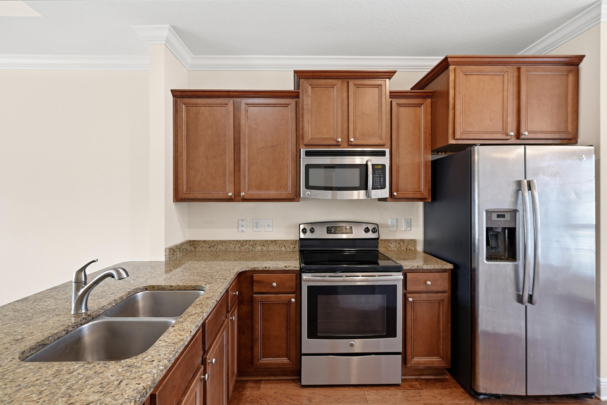 MAGNOLIA BAY CLUB - Residential