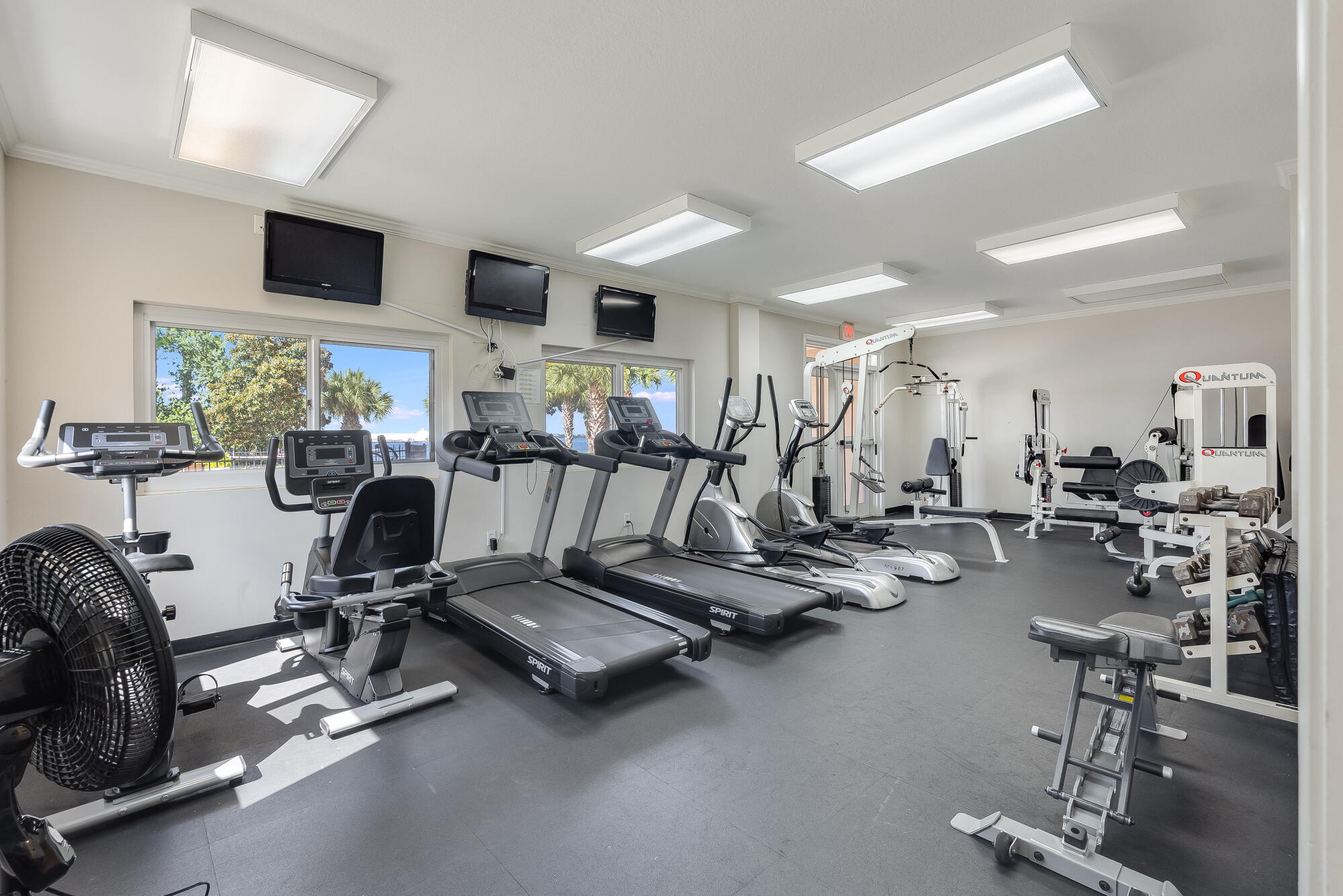 MAGNOLIA BAY CLUB - Residential