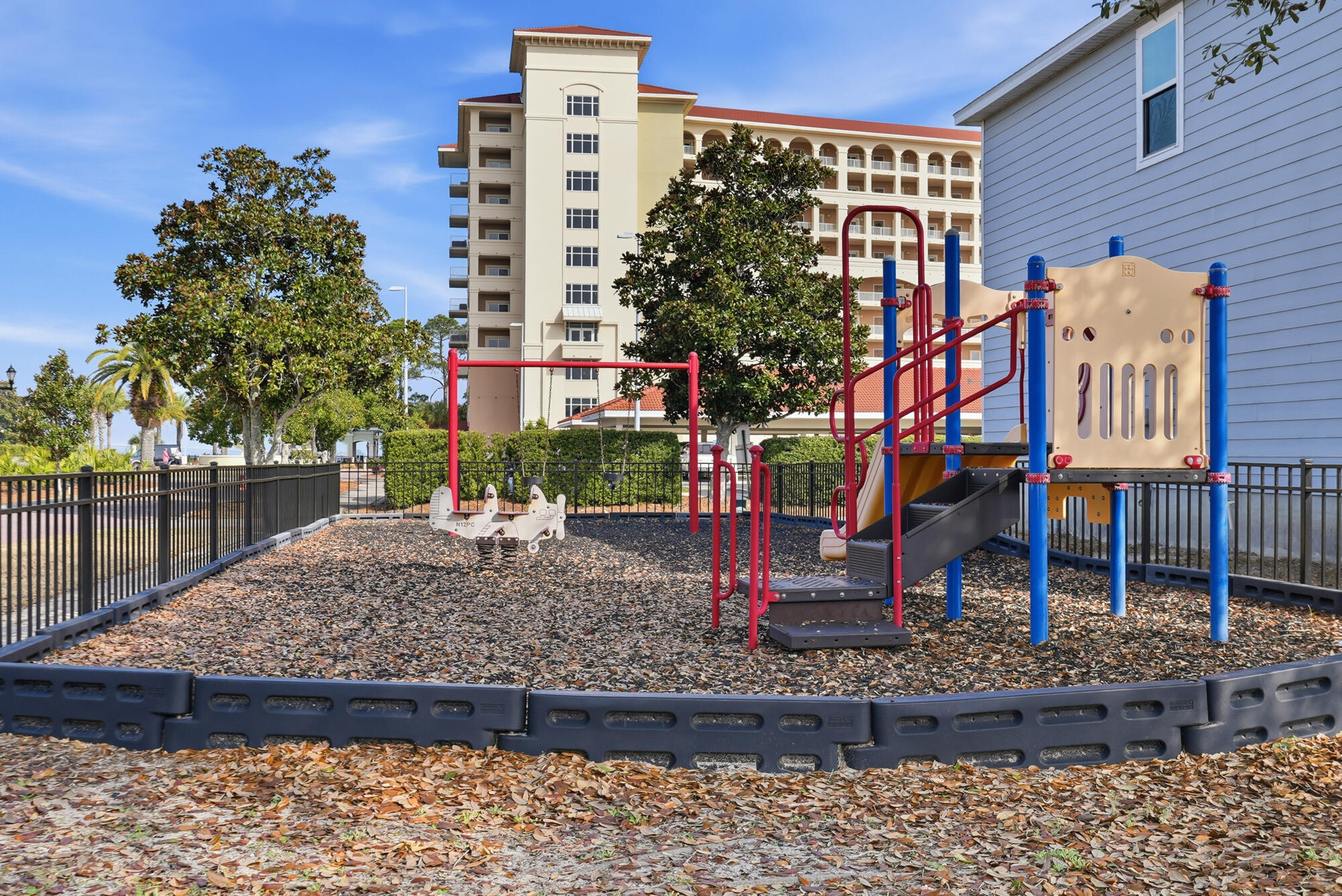 MAGNOLIA BAY CLUB - Residential