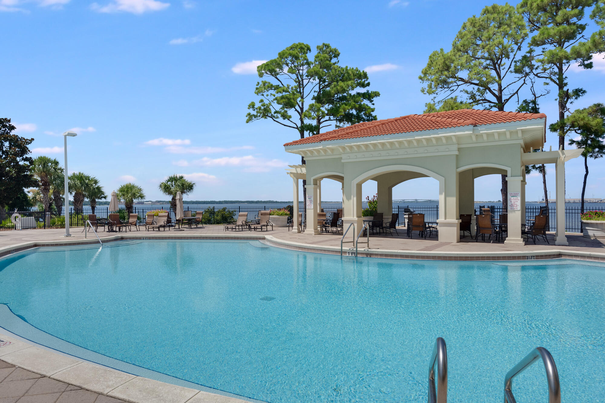 MAGNOLIA BAY CLUB - Residential