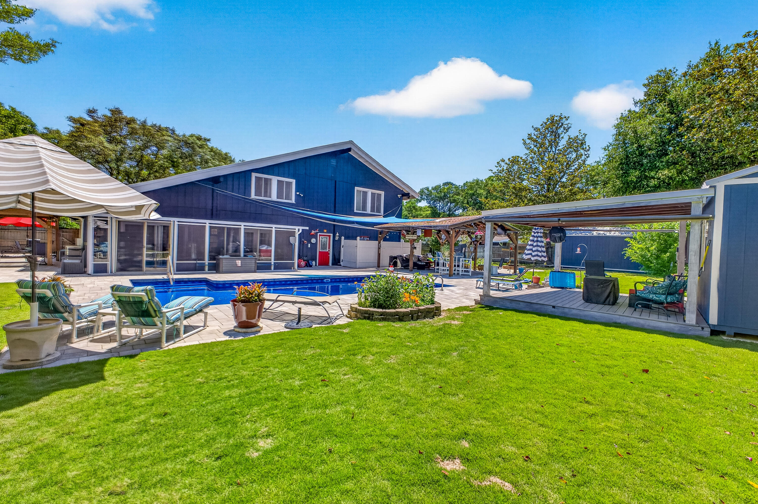 21 NE Wedgewood Lane