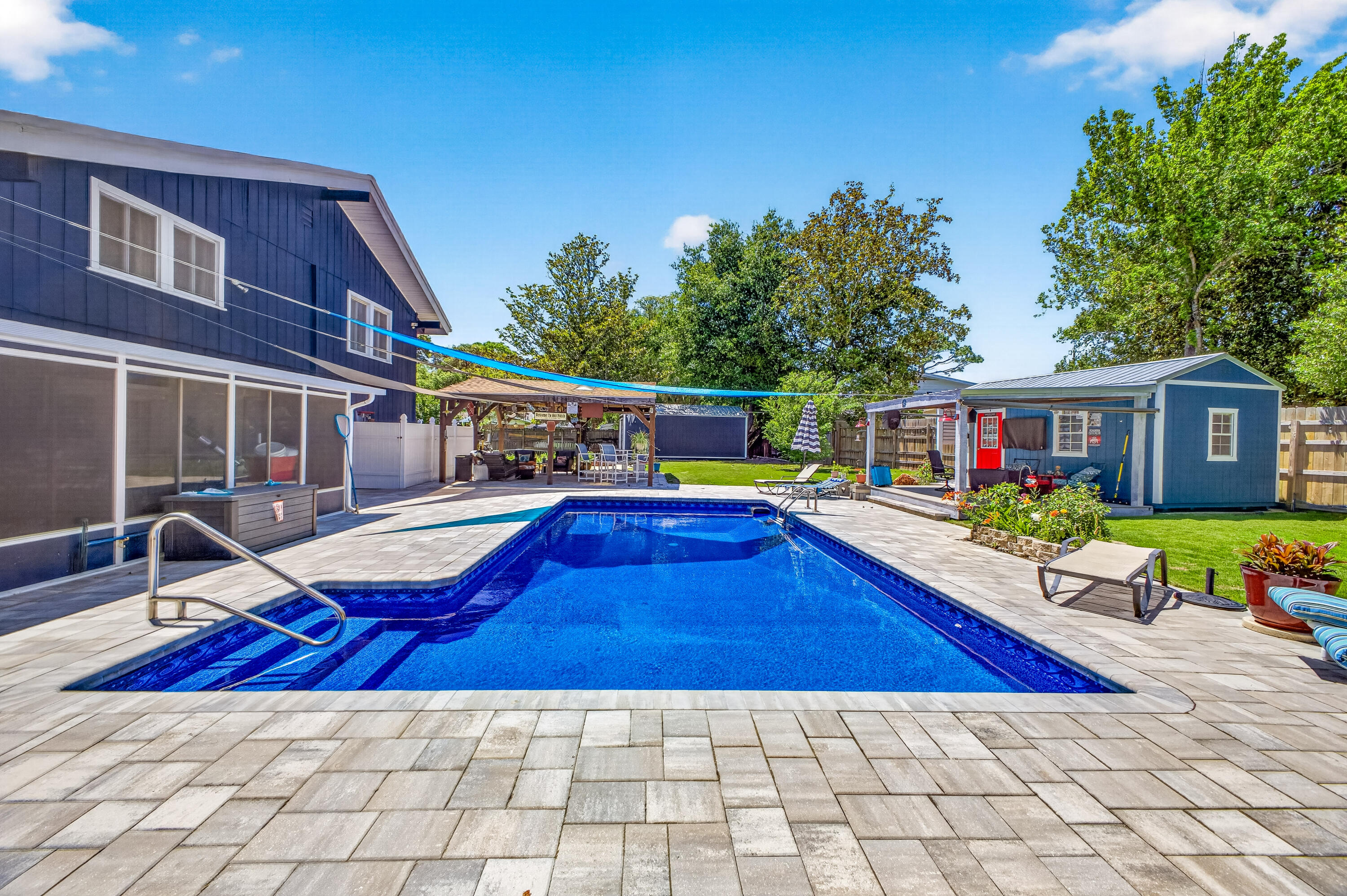 21 NE Wedgewood Lane