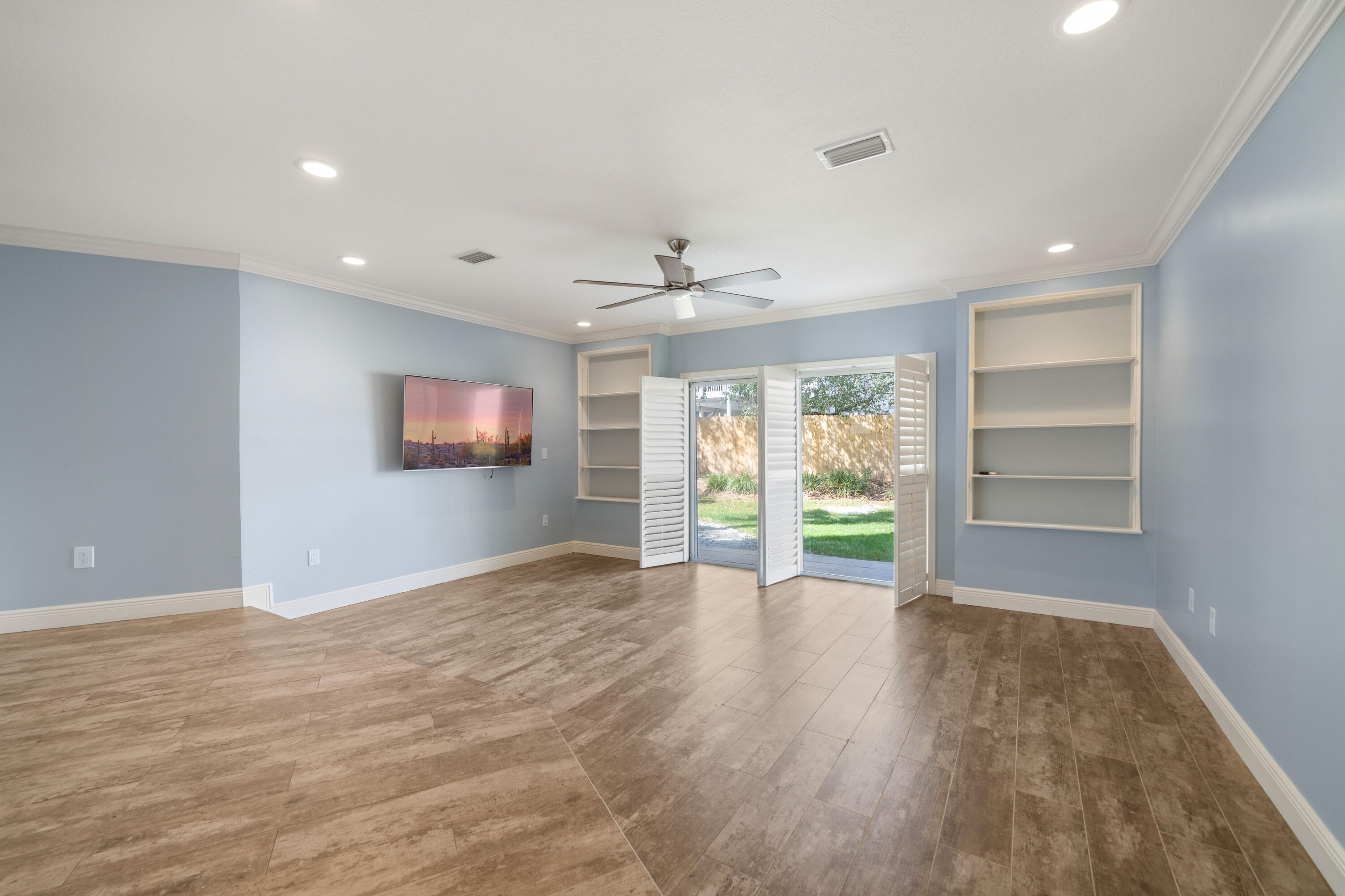 PELICAN PLACE T/H EAST LOT 3 - Residential