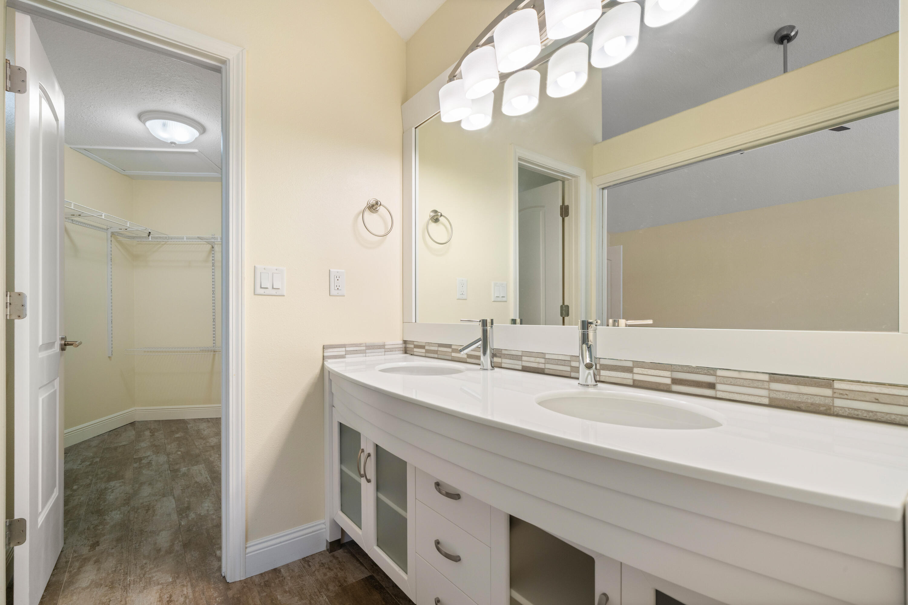 PELICAN PLACE T/H EAST LOT 3 - Residential