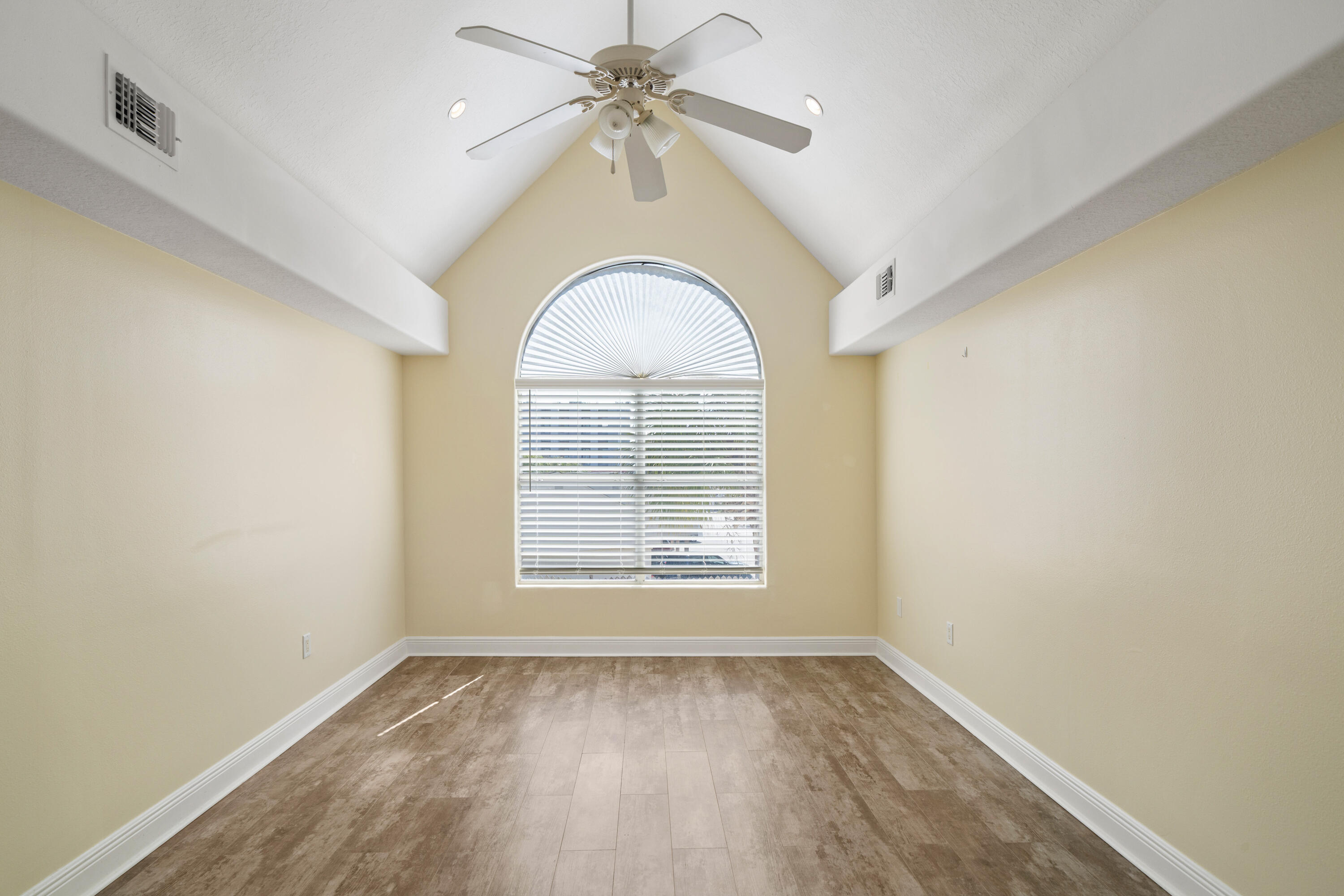 PELICAN PLACE T/H EAST LOT 3 - Residential