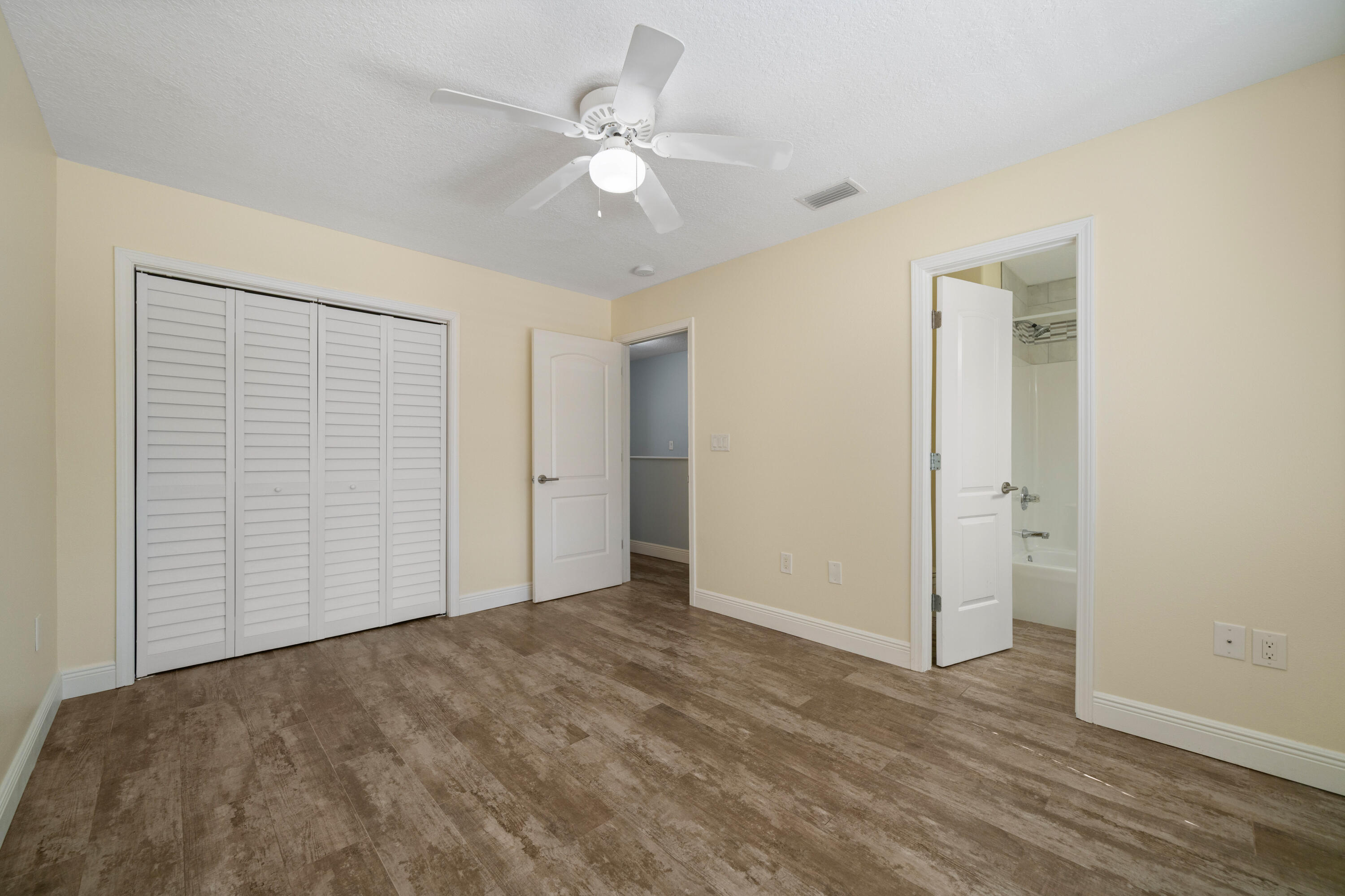 PELICAN PLACE T/H EAST LOT 3 - Residential