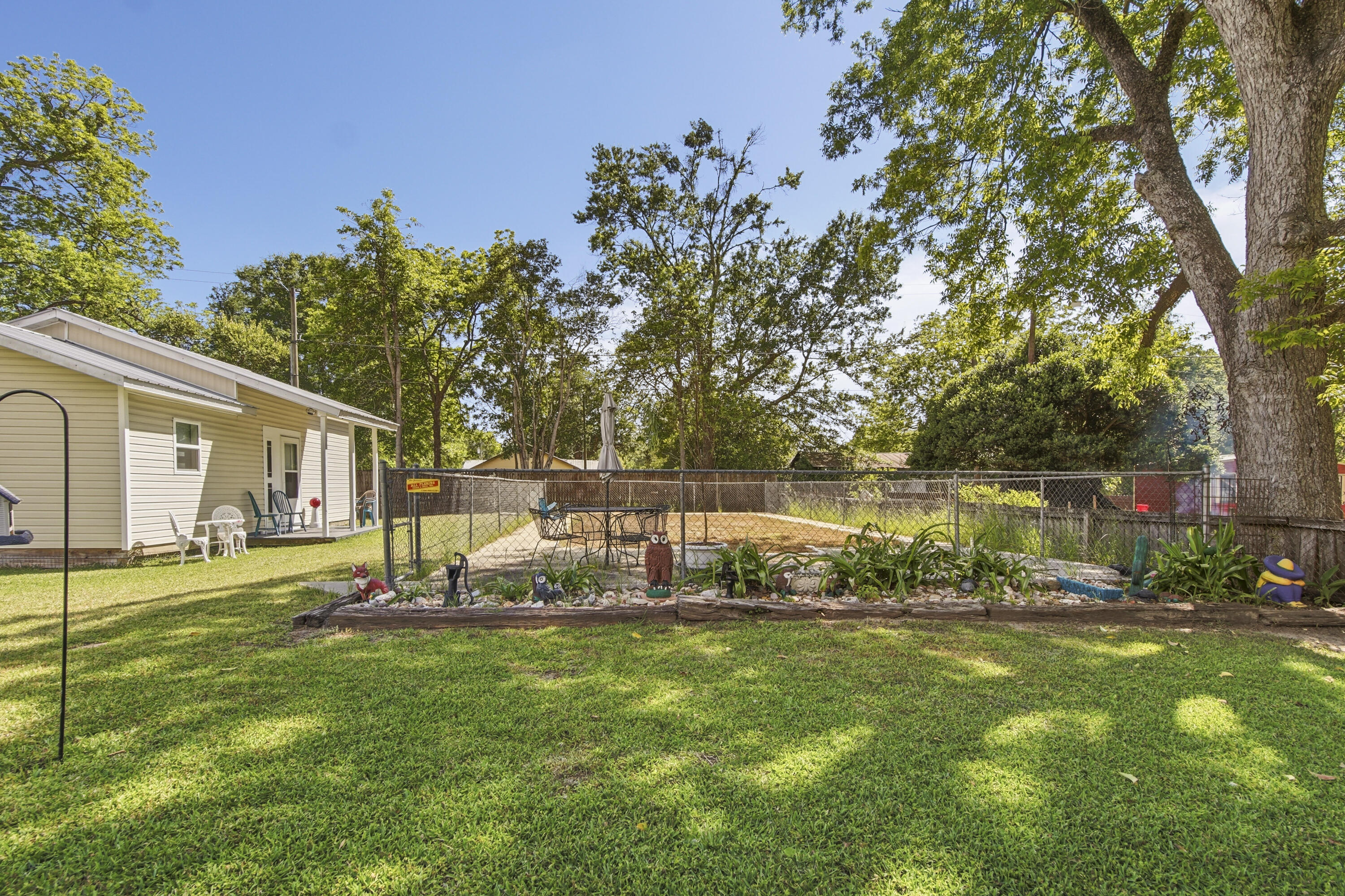 TOWN OF LOCKHART - Residential