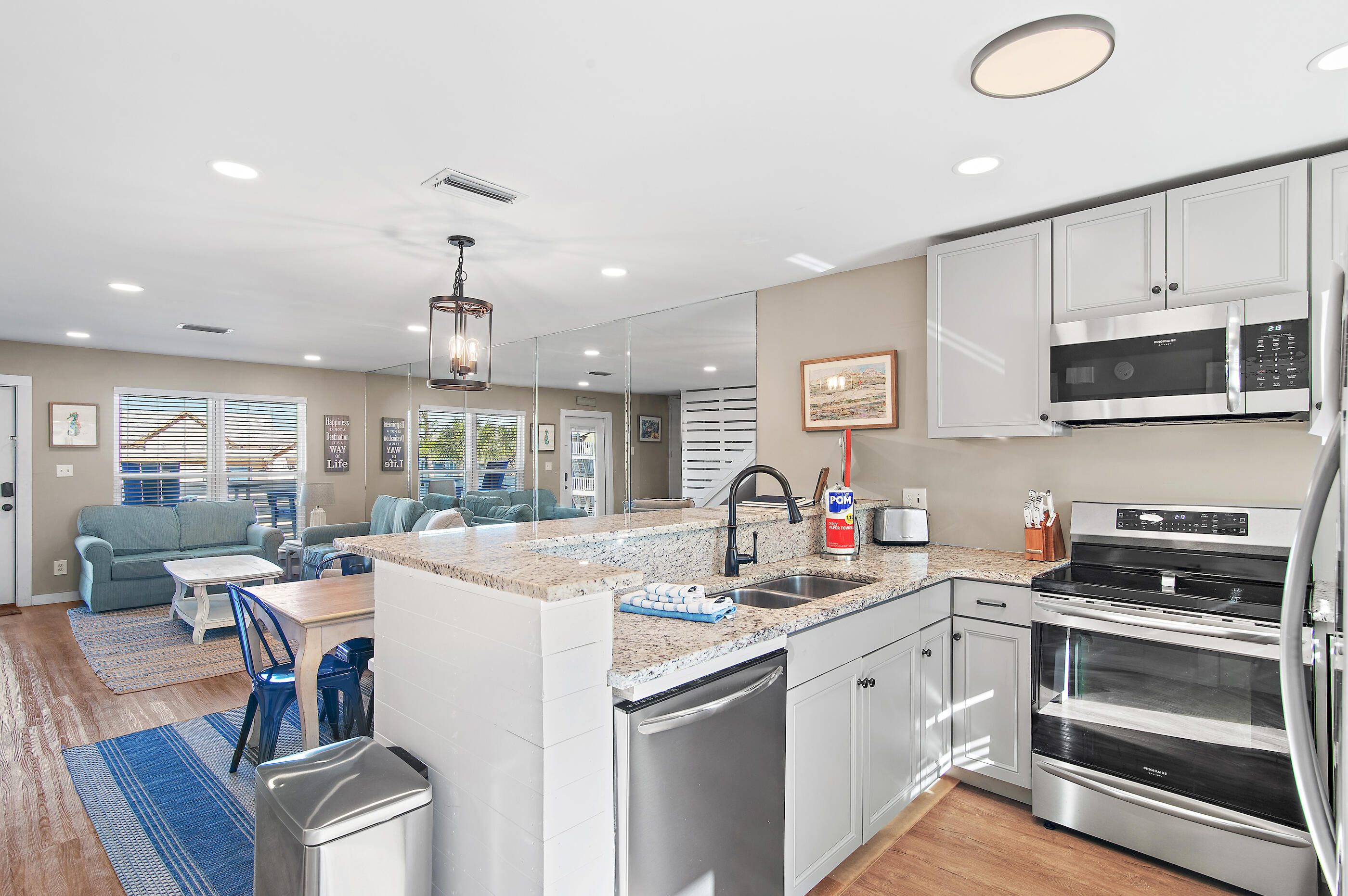 PIRATES COVE - Residential