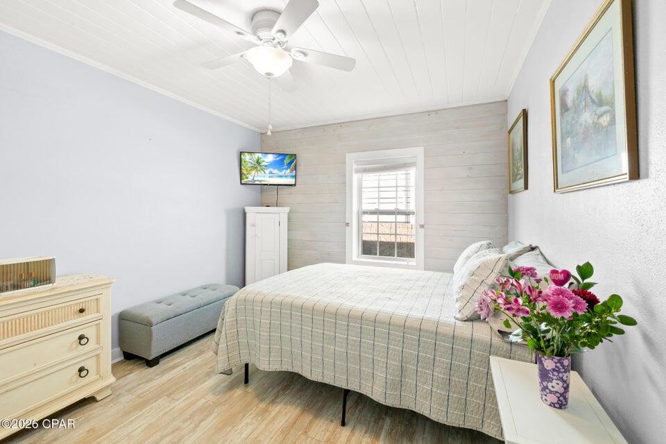 LAGUNA BEACH ESTATES 7TH ADDN - Residential