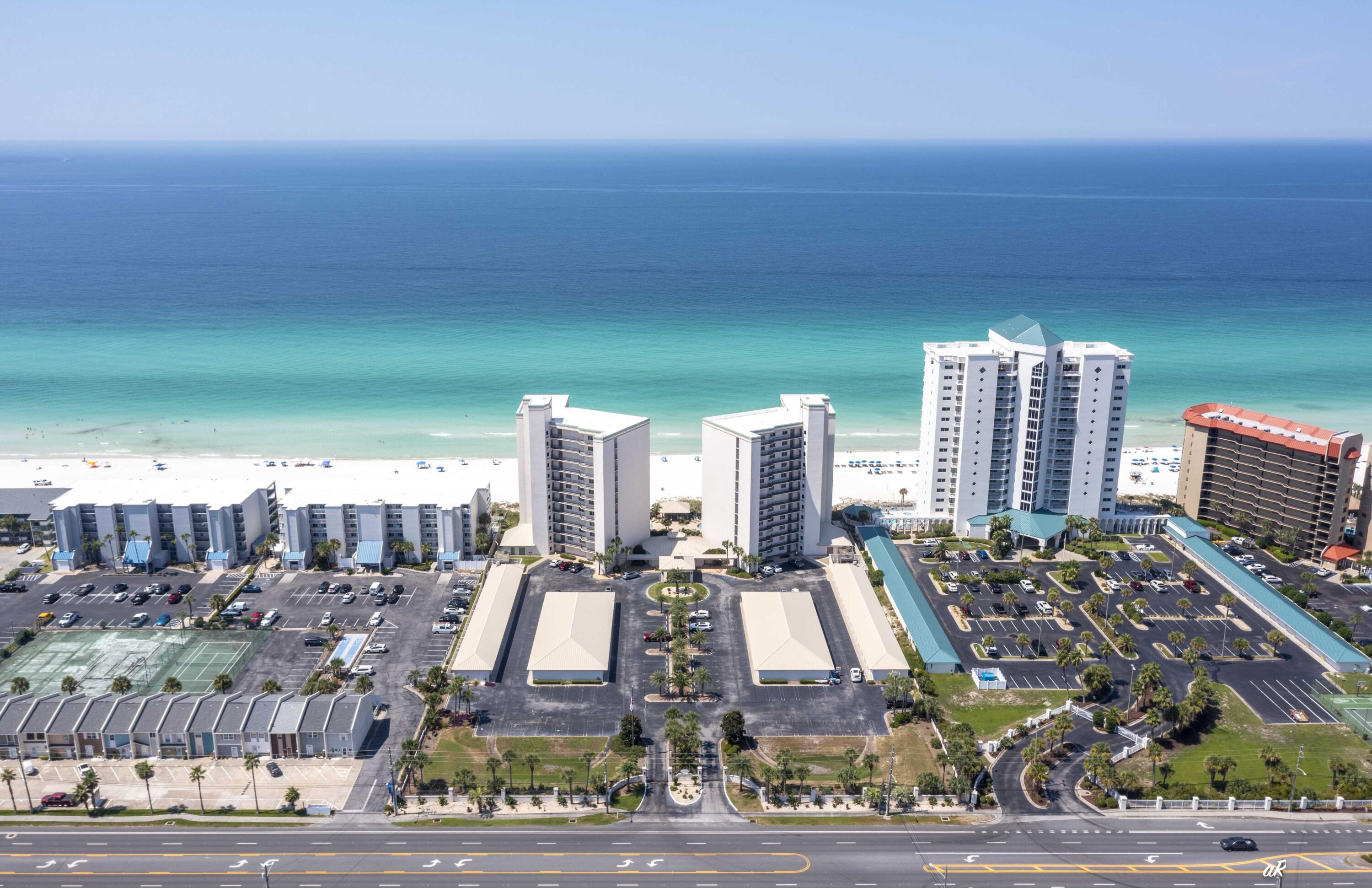 SUMMERWINDS CONDO - Residential