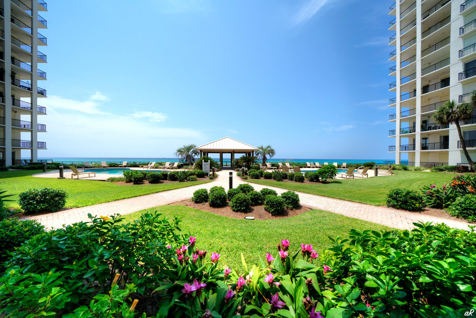 SUMMERWINDS CONDO - Residential