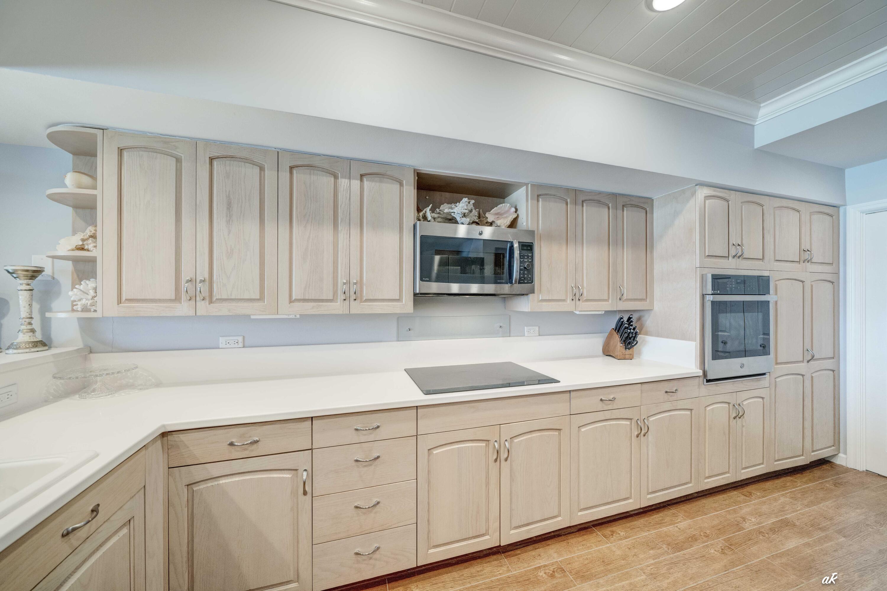 SUMMERWINDS CONDO - Residential